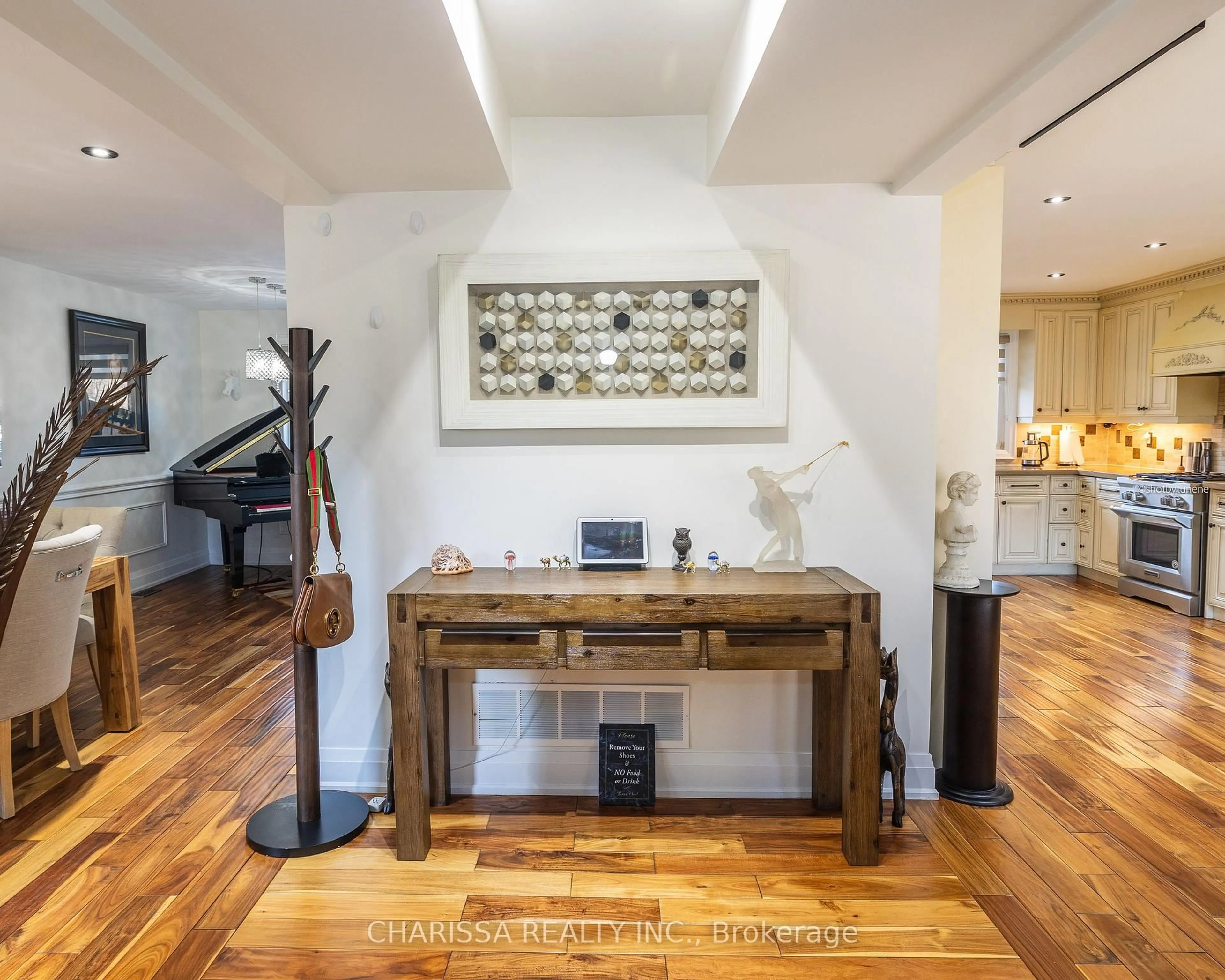 Indoor foyer for 60 Belvedere Dr, Oakville Ontario L6L 4B6