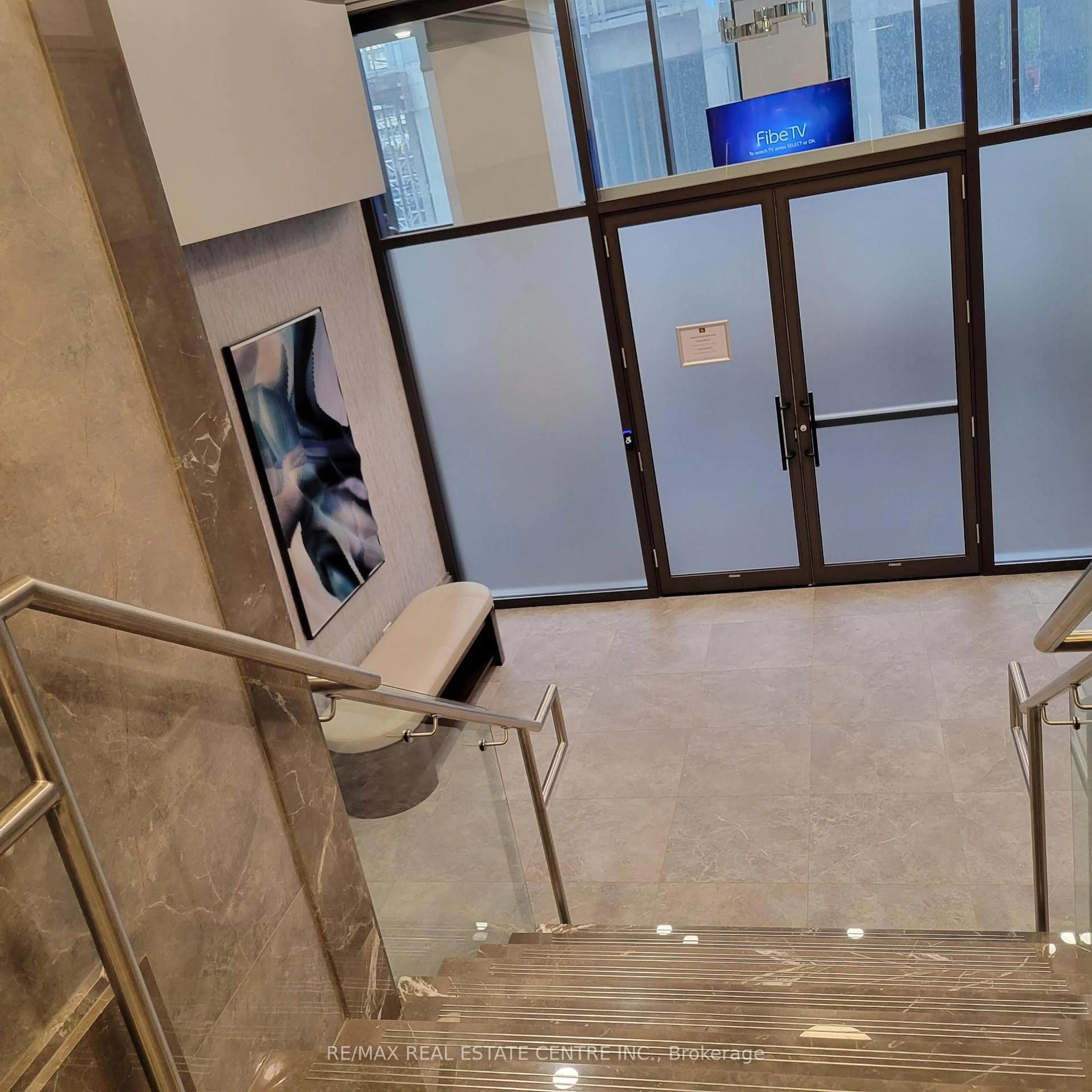 Indoor foyer for 30 Elm Dr #1801, Mississauga Ontario L5B 0N6