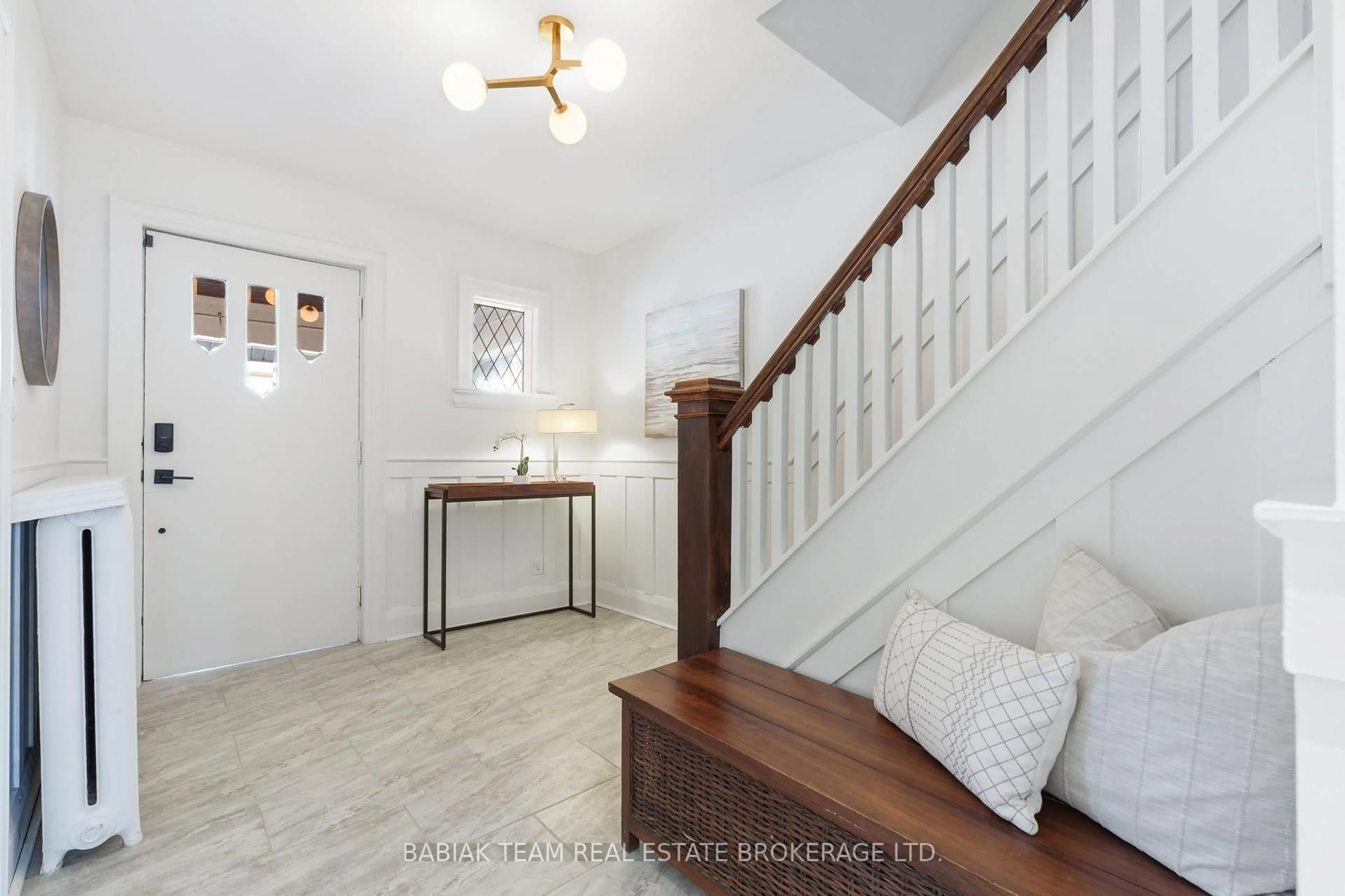 Indoor entryway for 532 Windermere Ave, Toronto Ontario M6S 3L6