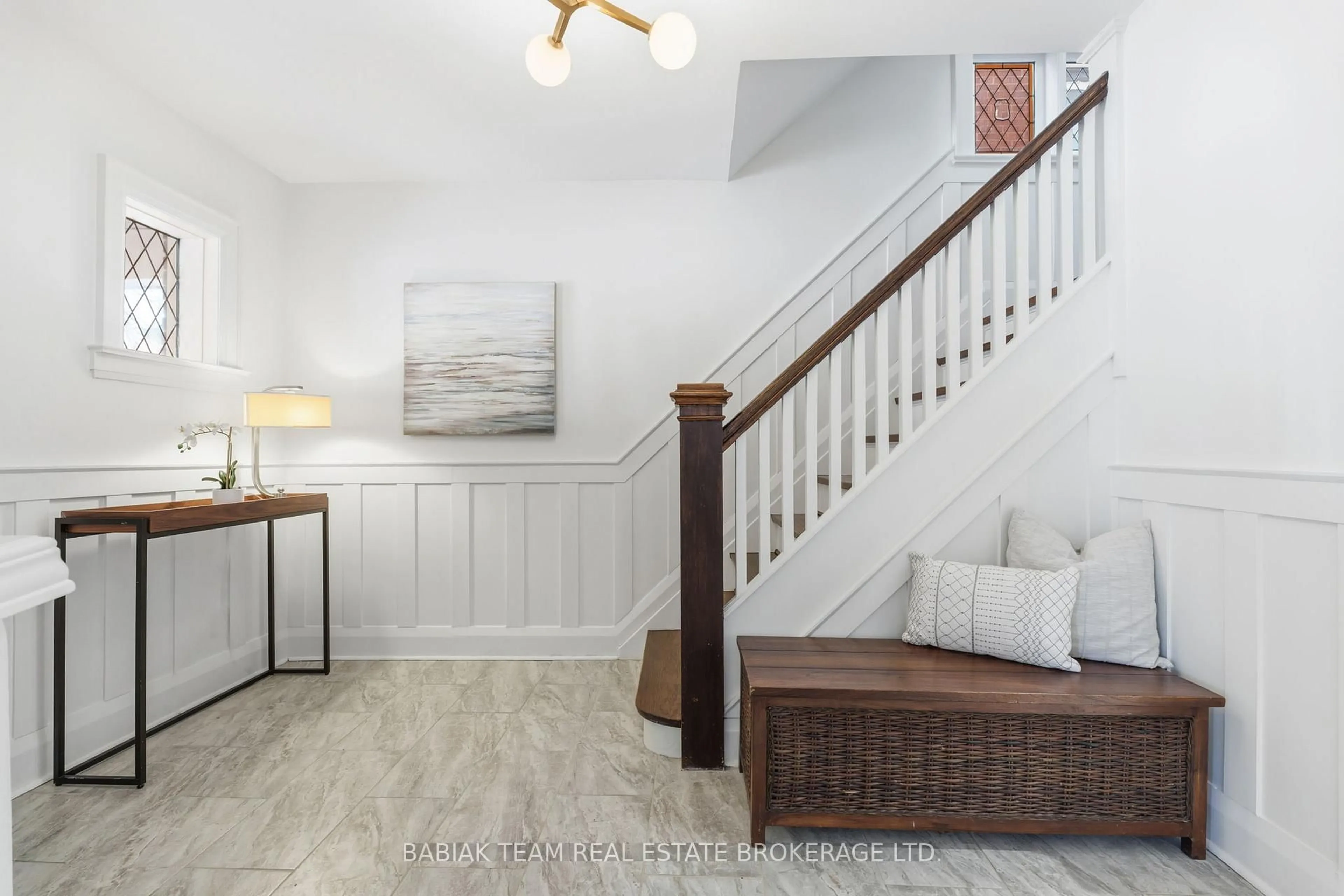 Indoor entryway for 532 Windermere Ave, Toronto Ontario M6S 3L6