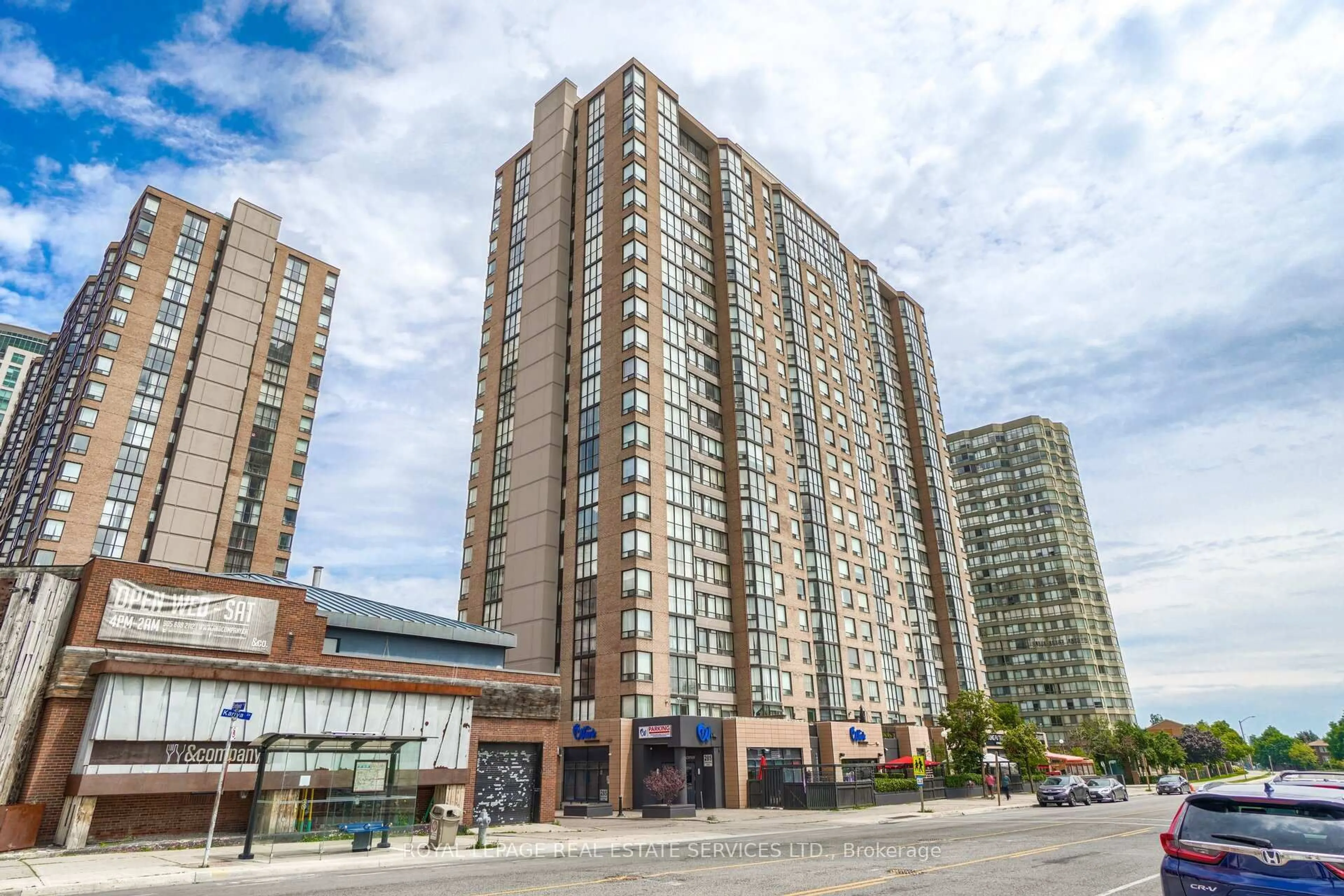 Patio, street for 285 Enfield Pl #604, Mississauga Ontario L5B 3Y6
