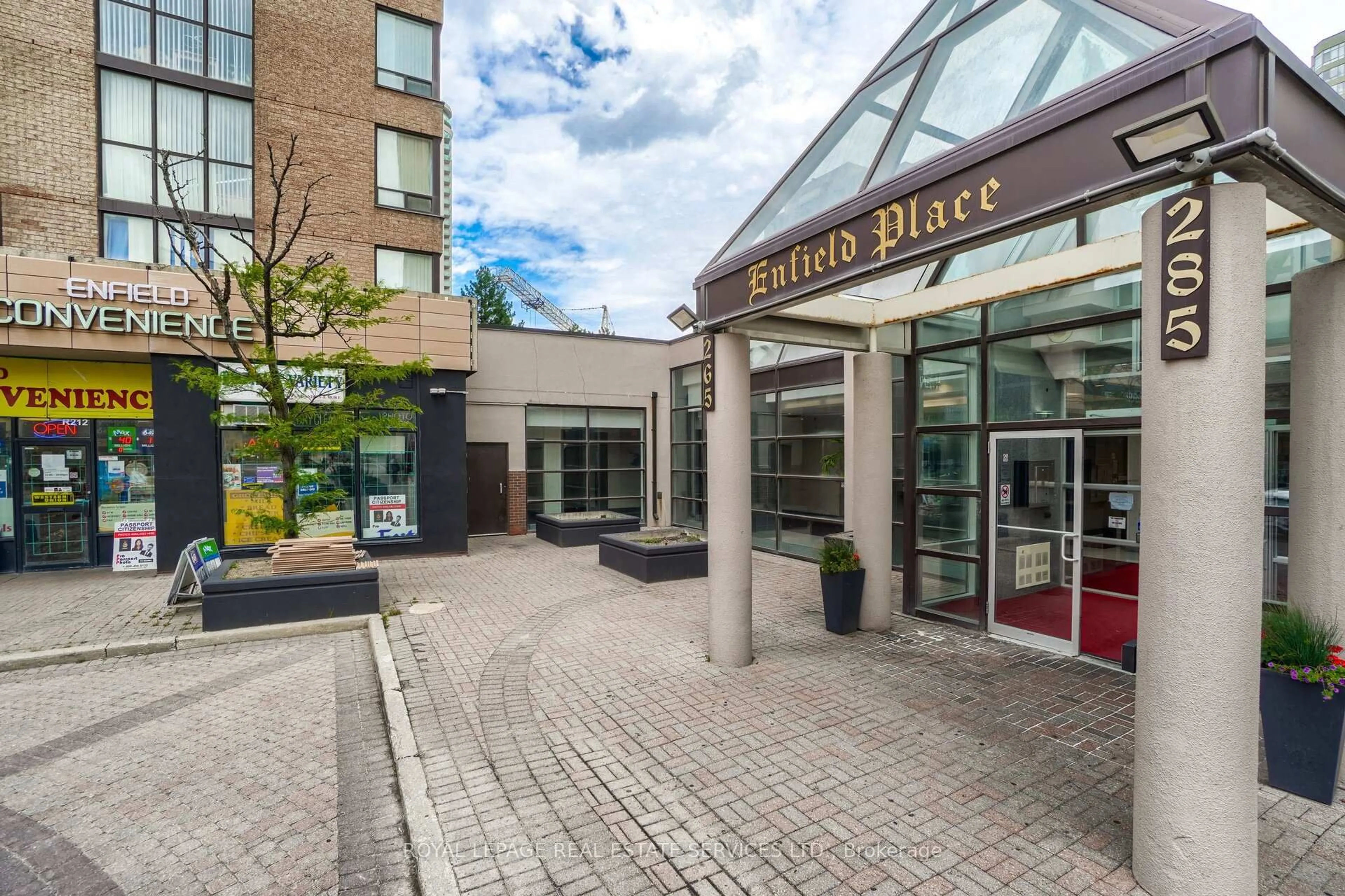 Patio, street for 285 Enfield Pl #604, Mississauga Ontario L5B 3Y6