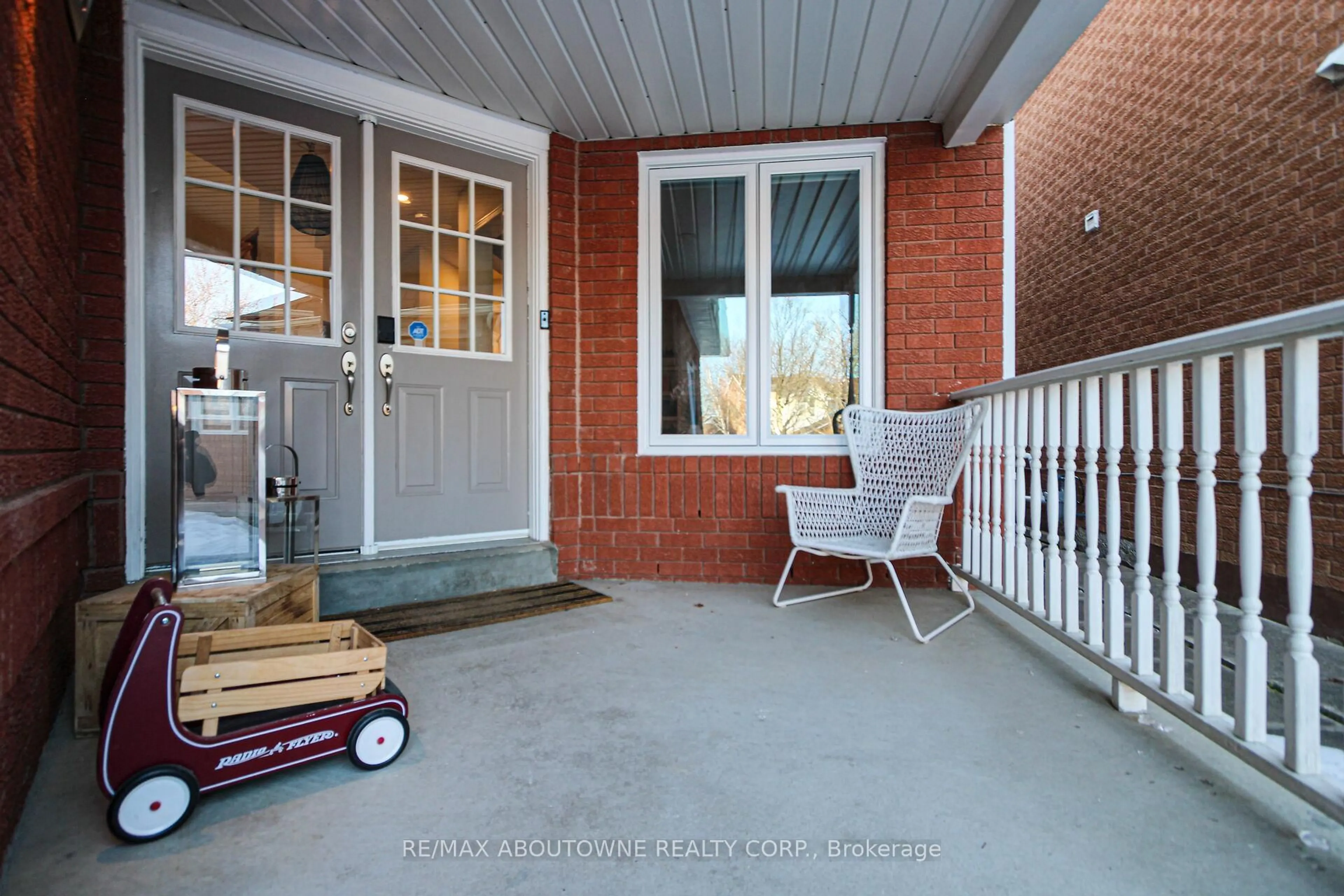 Patio, street for 3845 Cedar Hedge Rise, Mississauga Ontario L5N 6X2
