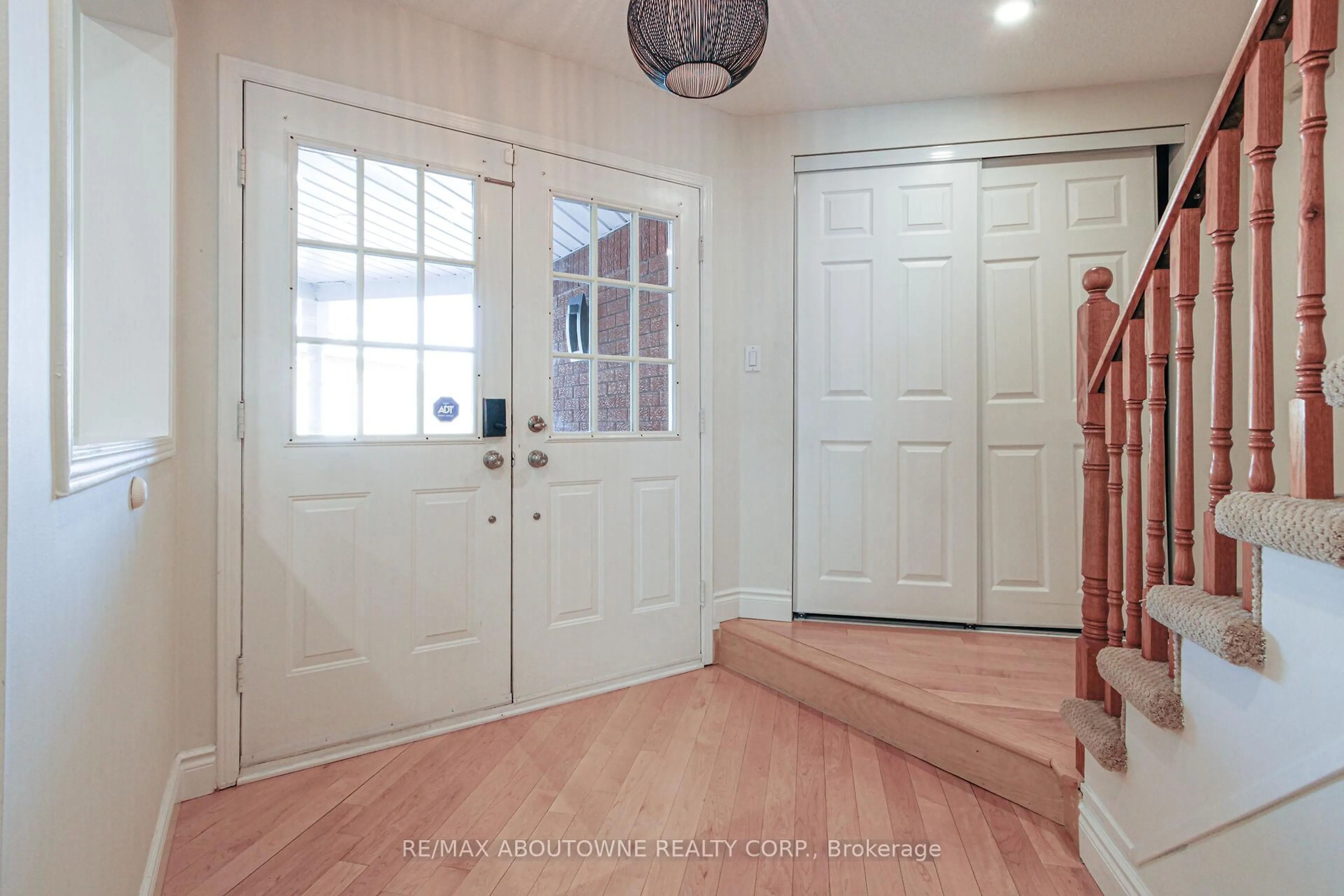 Indoor entryway for 3845 Cedar Hedge Rise, Mississauga Ontario L5N 6X2