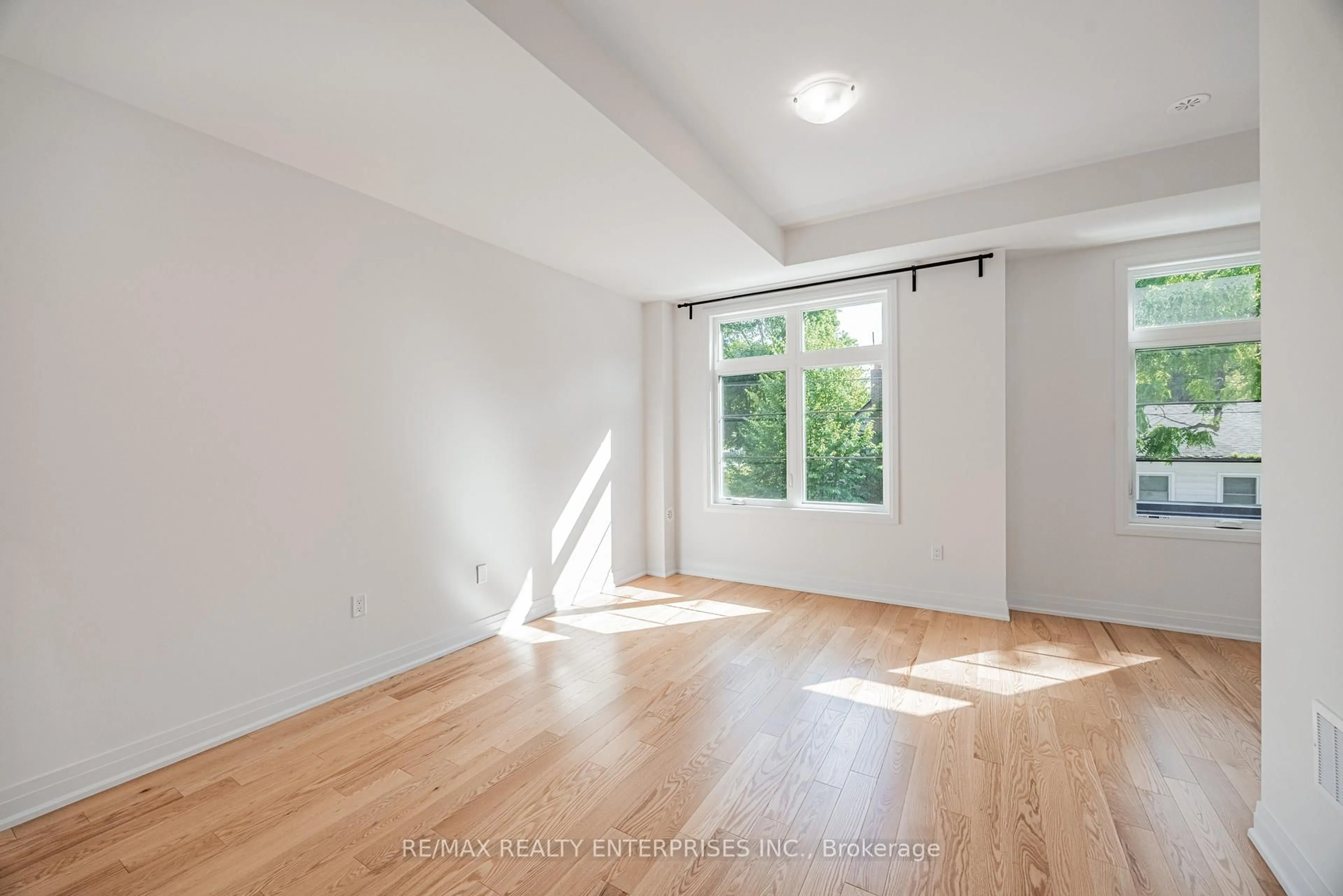 A pic of a room for 209 Wyndham St, Mississauga Ontario L5M 2S5