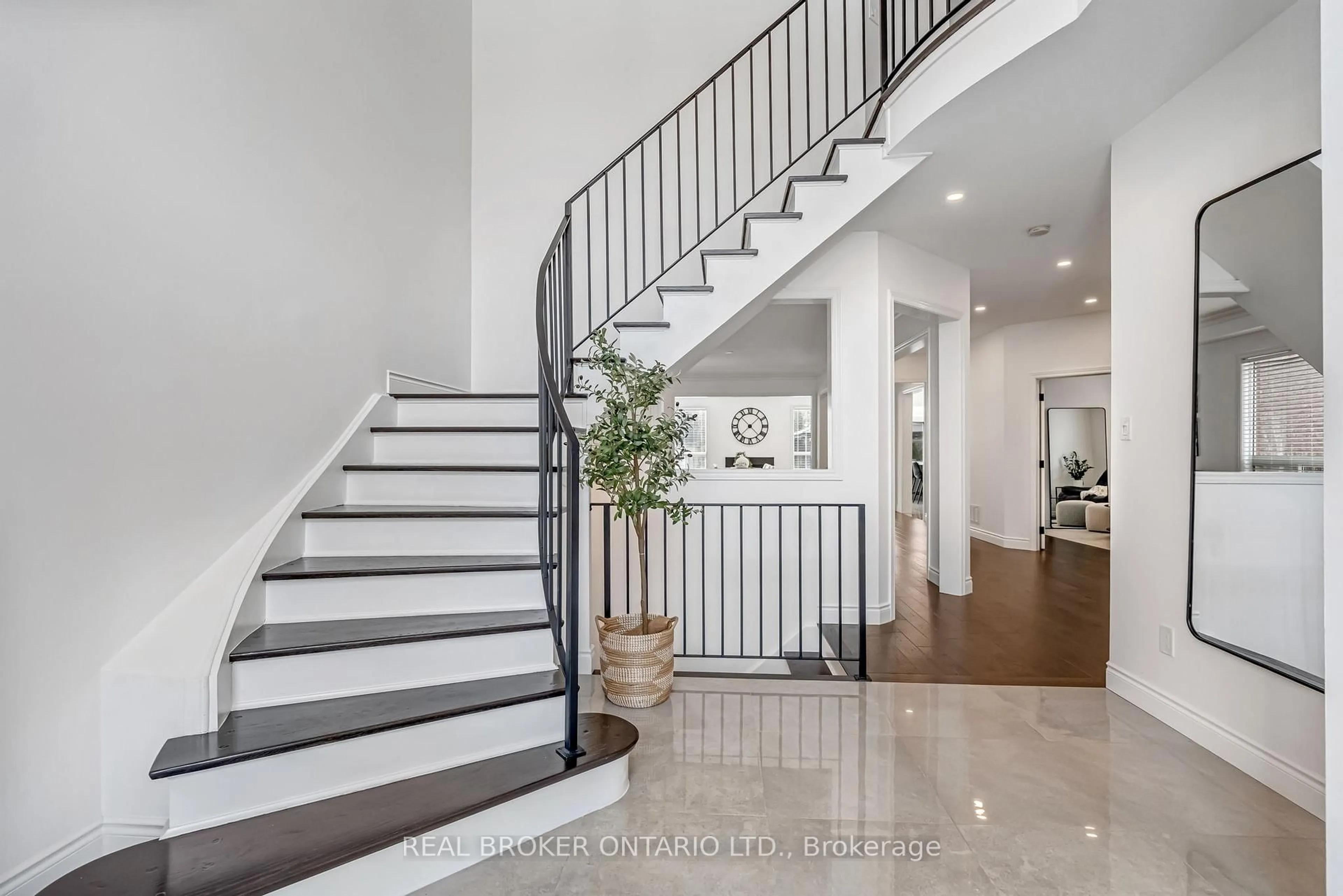 Stairs for 1379 Liverpool St, Oakville Ontario L6M 4P1