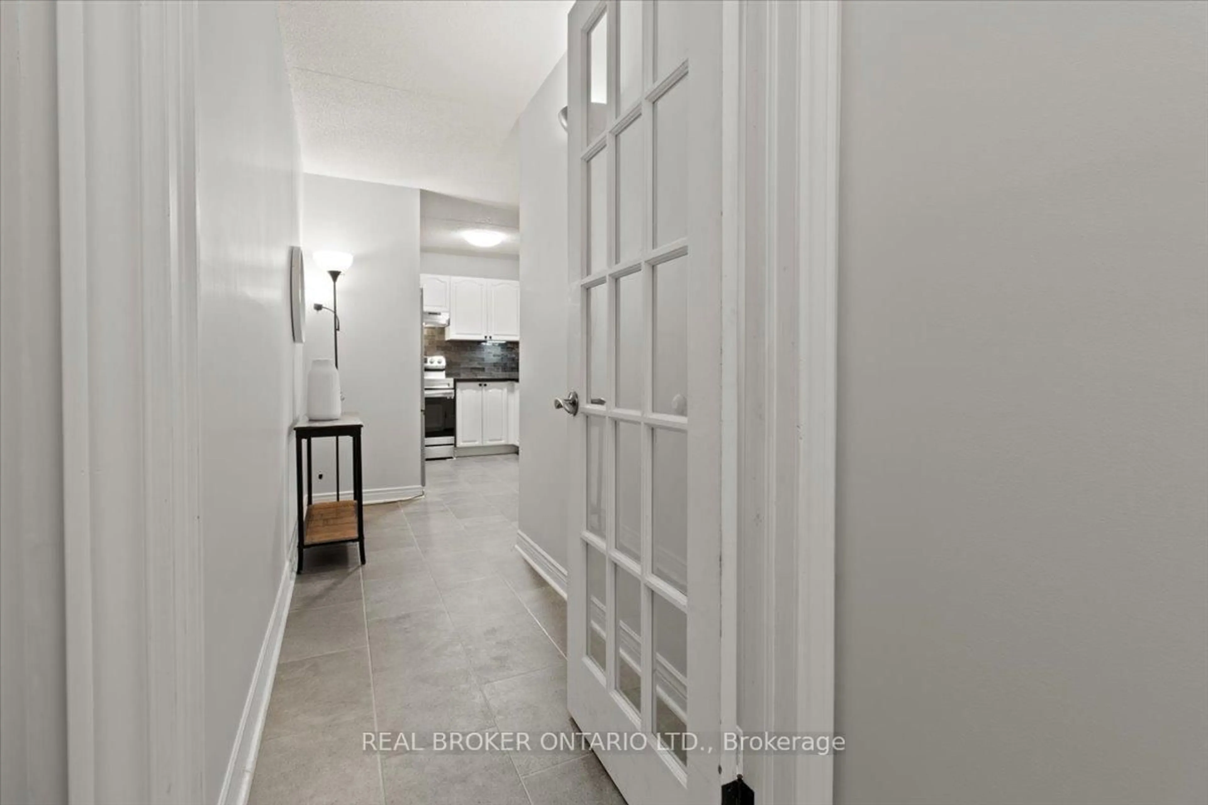 Indoor entryway for 2010 Cleaver Ave #214, Burlington Ontario L7M 4C1