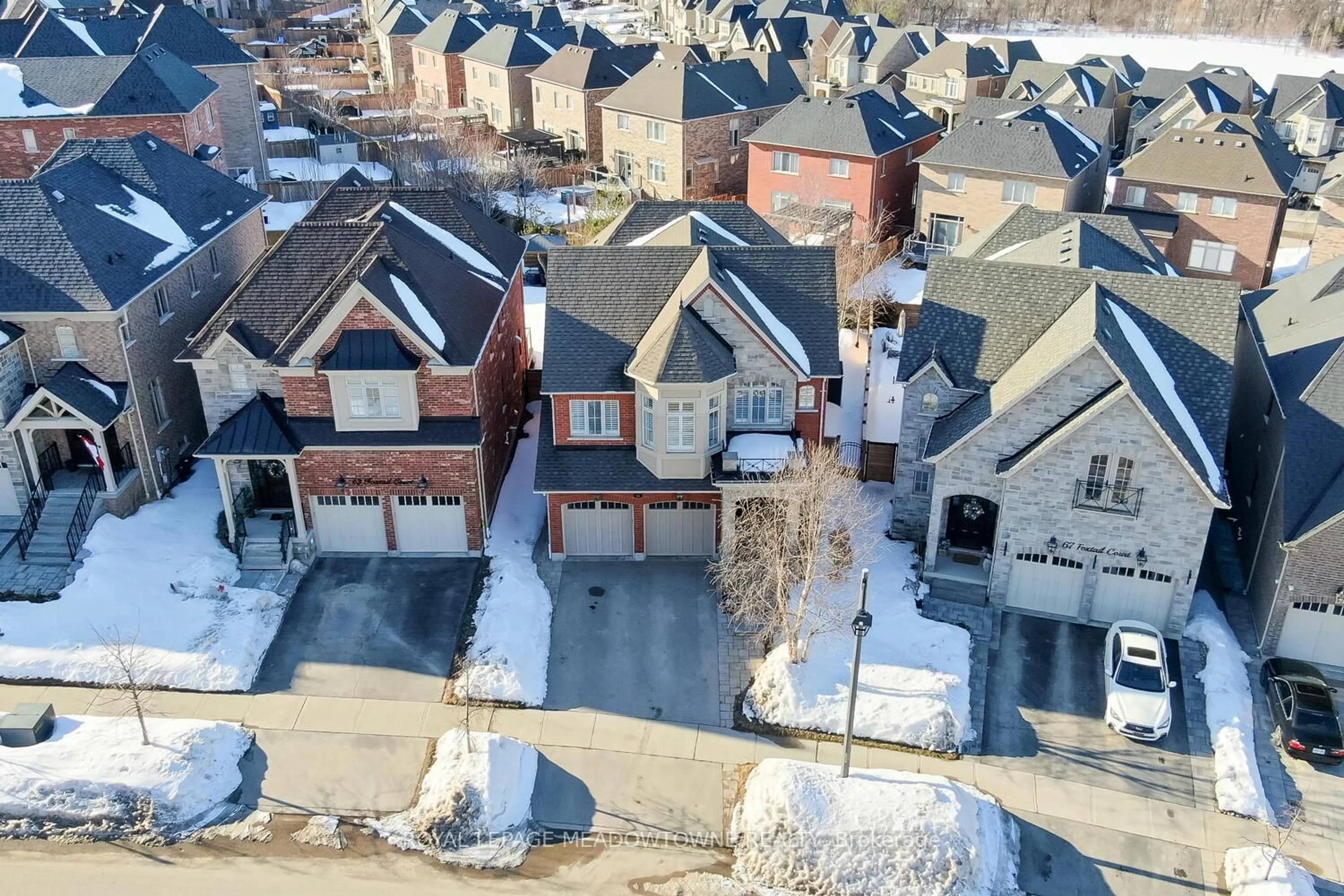 A pic from outside/outdoor area/front of a property/back of a property/a pic from drone, street for 65 Foxtail Crt, Halton Hills Ontario L7G 0G3