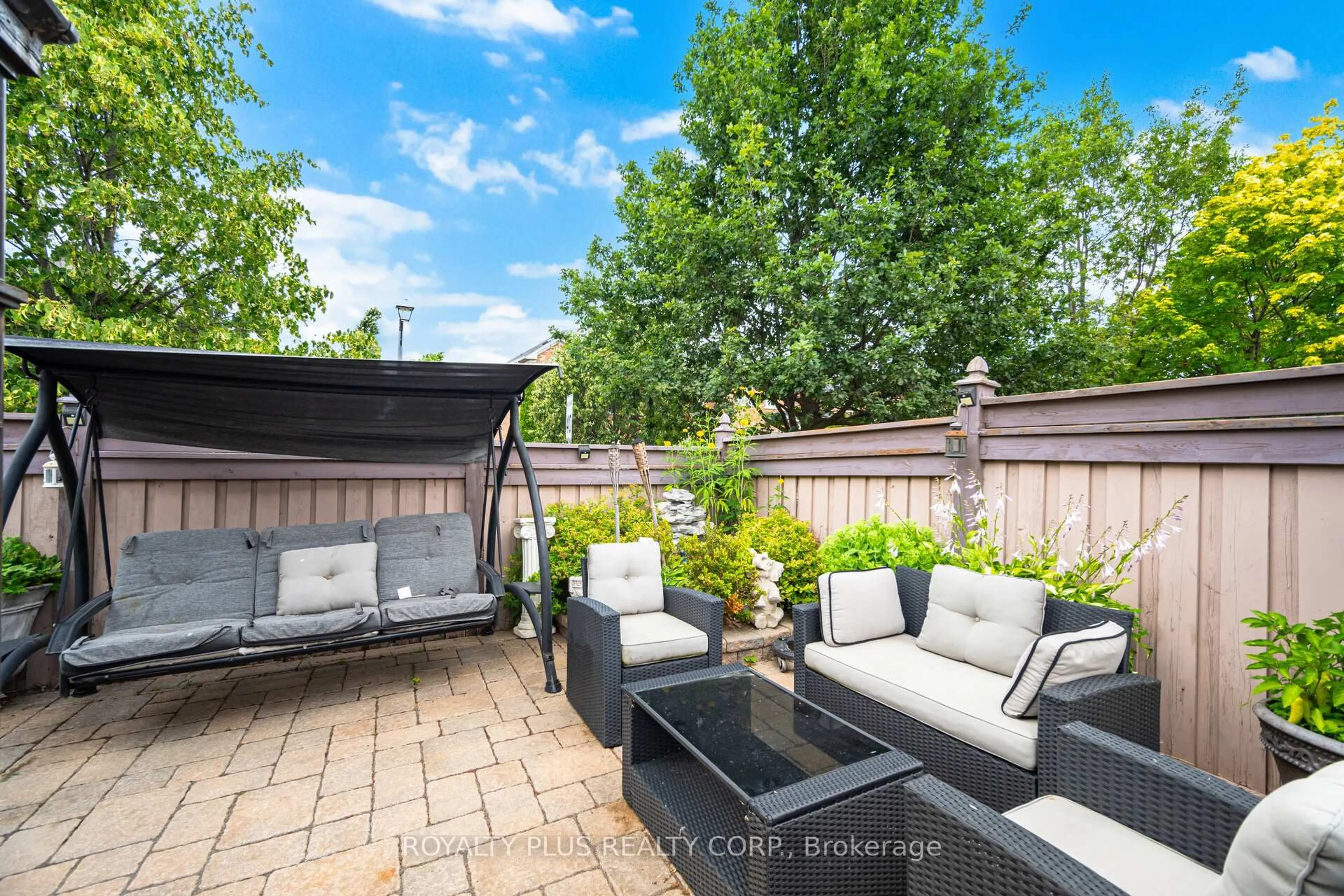 Patio, street for 116 Frank Johnston Rd, Caledon Ontario L7E 2L7