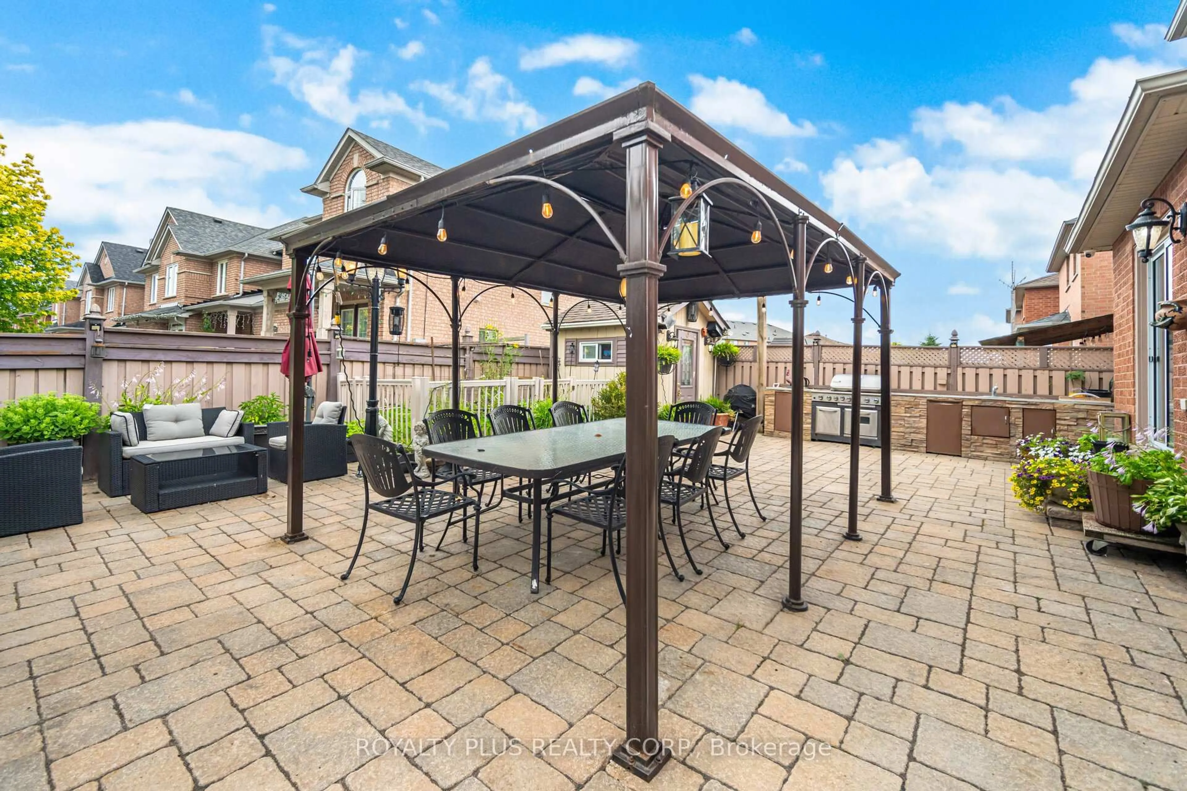 Patio, street for 116 Frank Johnston Rd, Caledon Ontario L7E 2L7