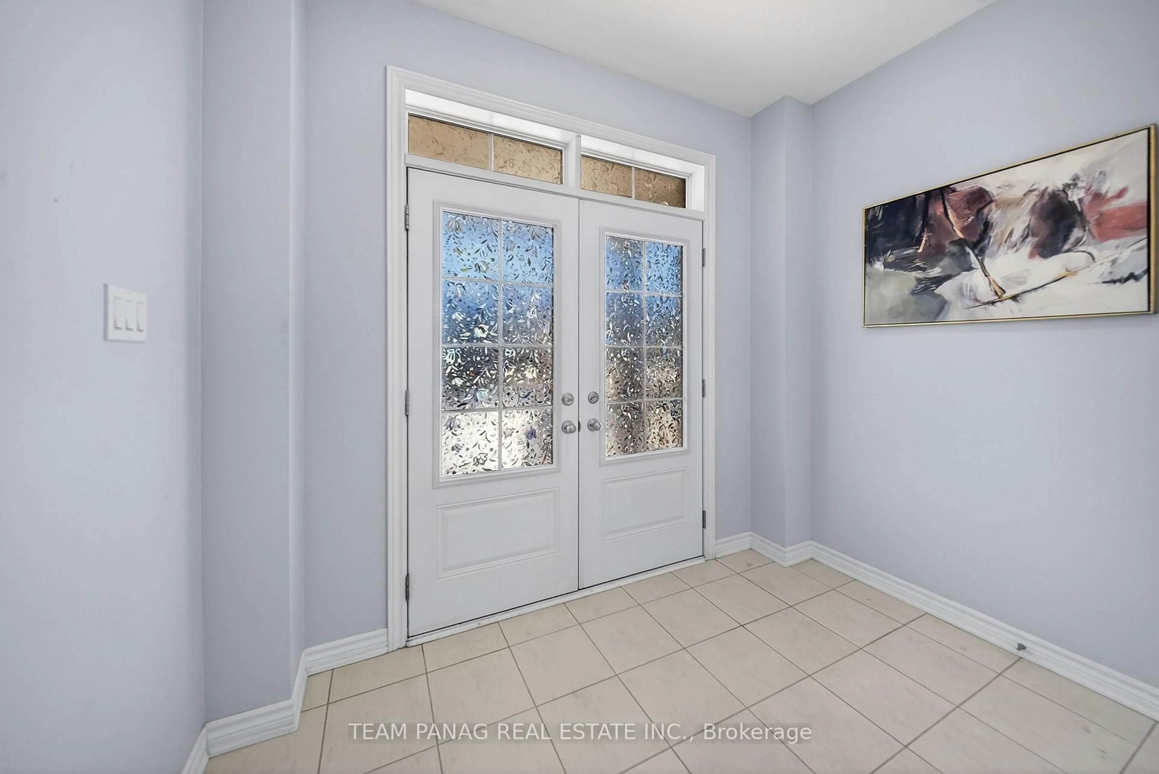 Indoor entryway for 119 Petch Ave, Caledon Ontario L7C 1Z9
