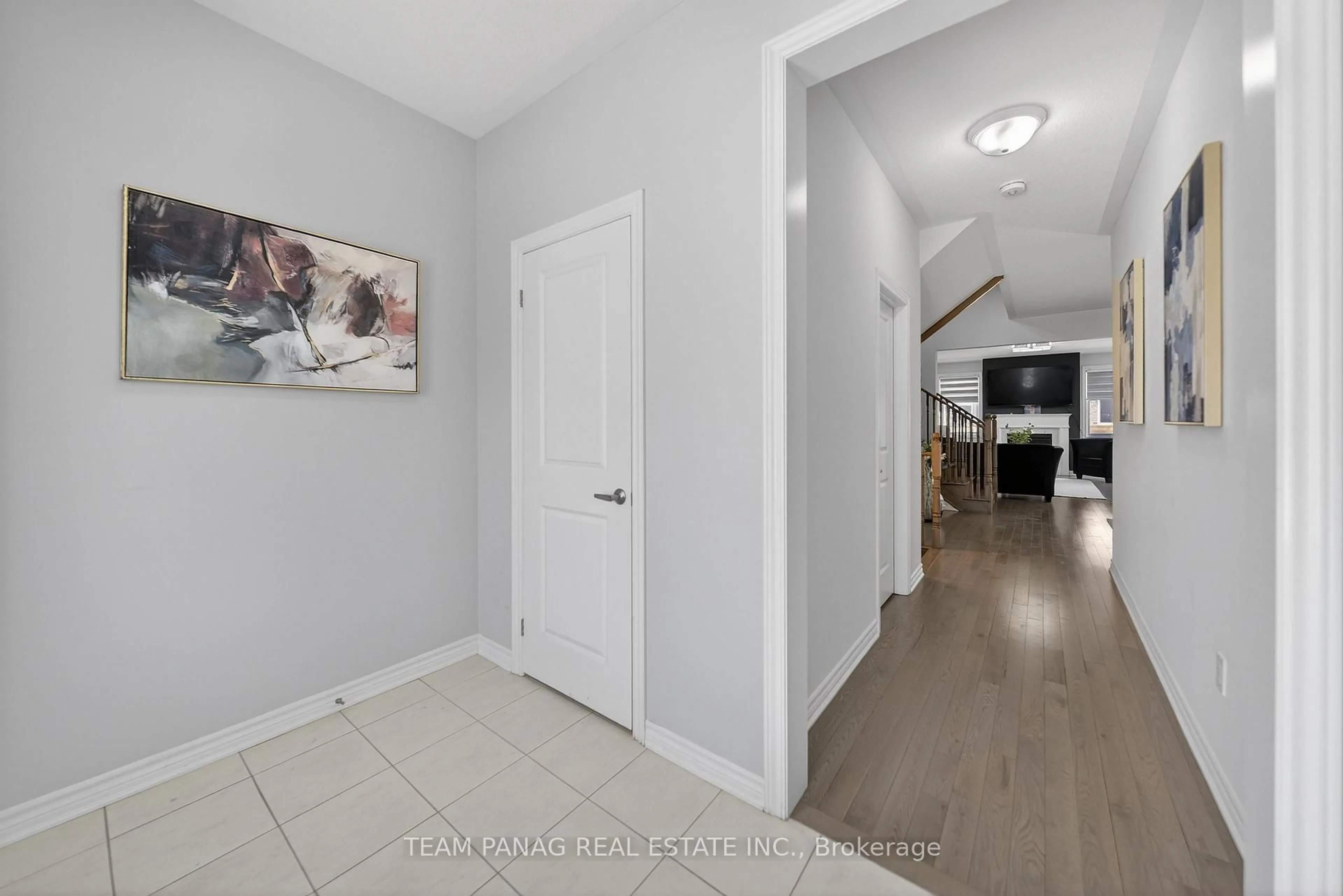 Indoor entryway for 119 Petch Ave, Caledon Ontario L7C 1Z9