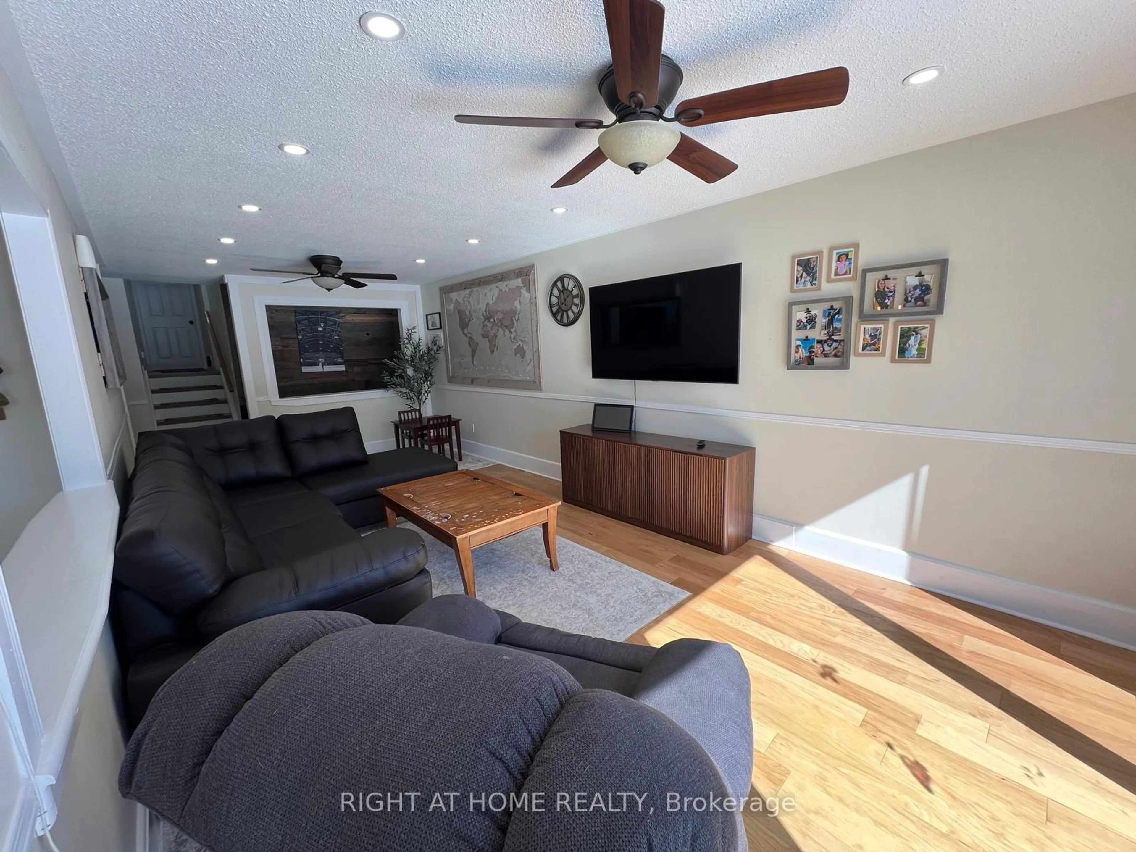 Living room with furniture, unknown for 45 Newstead Cres, Brampton Ontario L6V 2A8