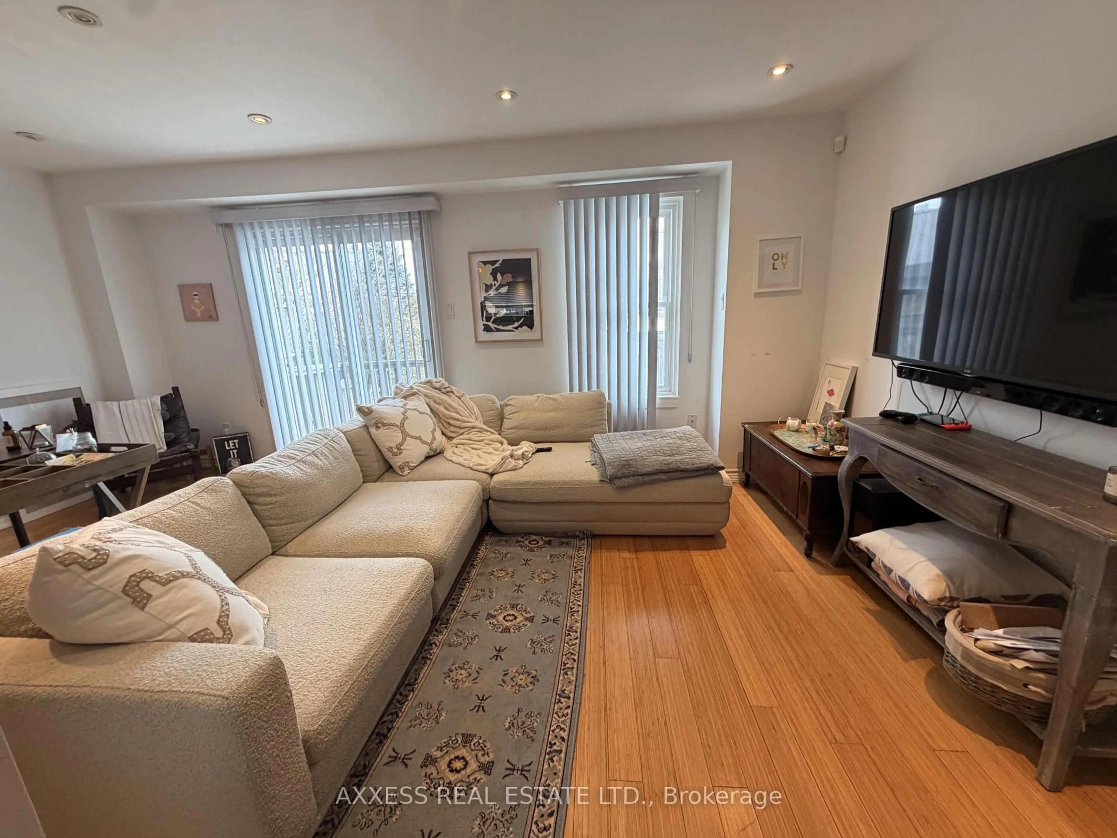 Living room with furniture, unknown for 98 BROCK St #3, Oakville Ontario L6K 2Z1