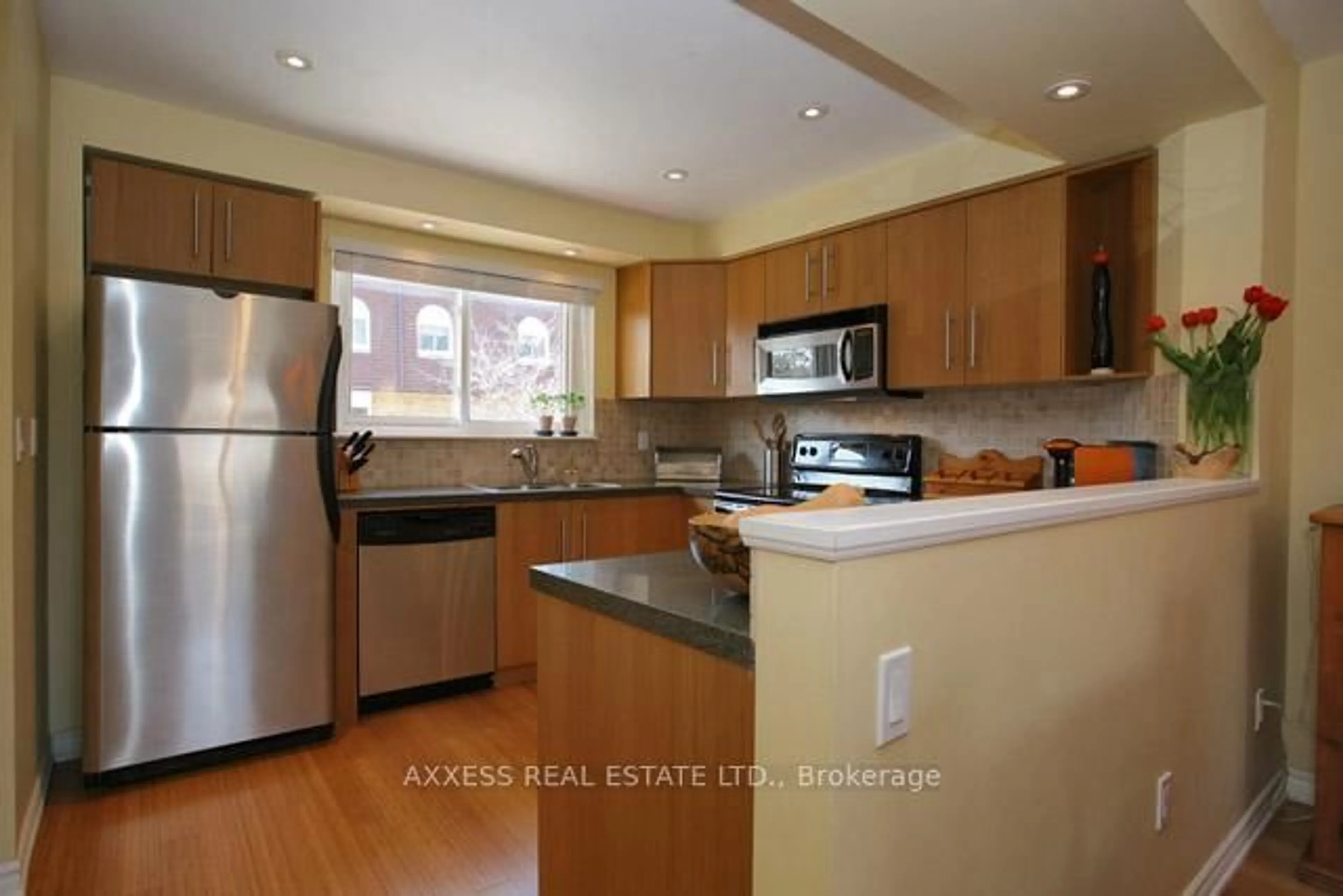 Open concept kitchen, unknown for 98 BROCK St #3, Oakville Ontario L6K 2Z1
