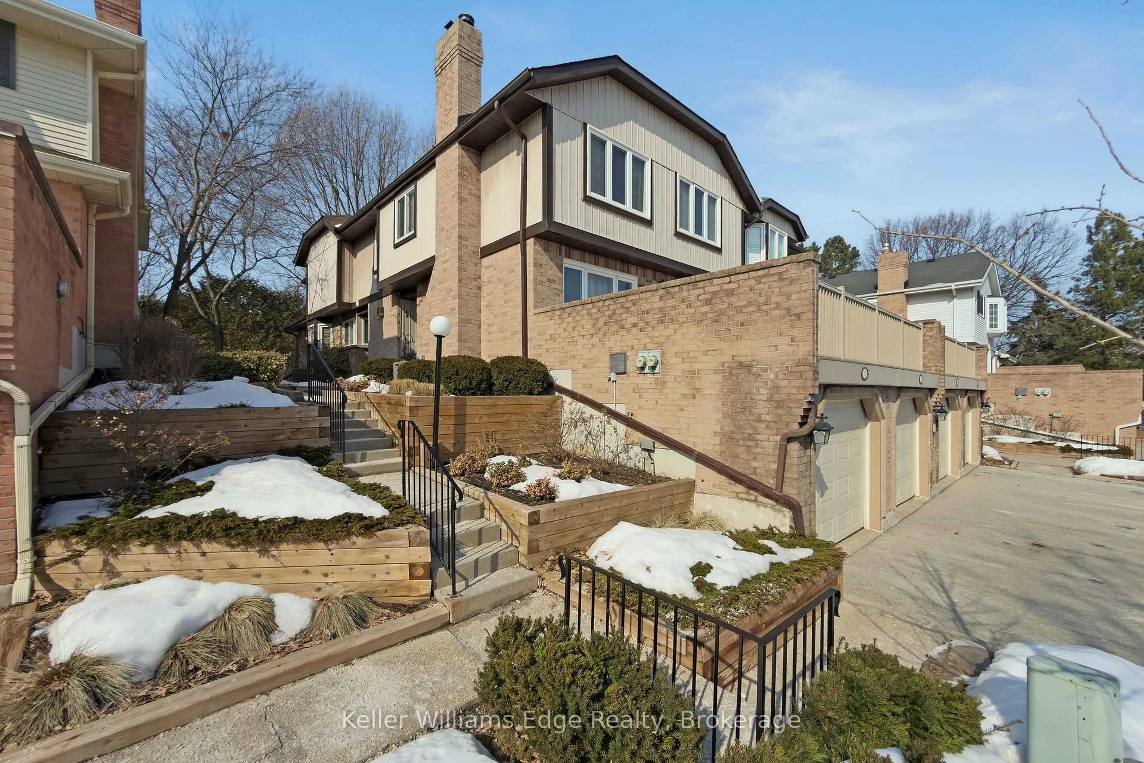 Home with brick exterior material, street for 1511 Upper Middle Rd #2, Burlington Ontario L7P 4M5