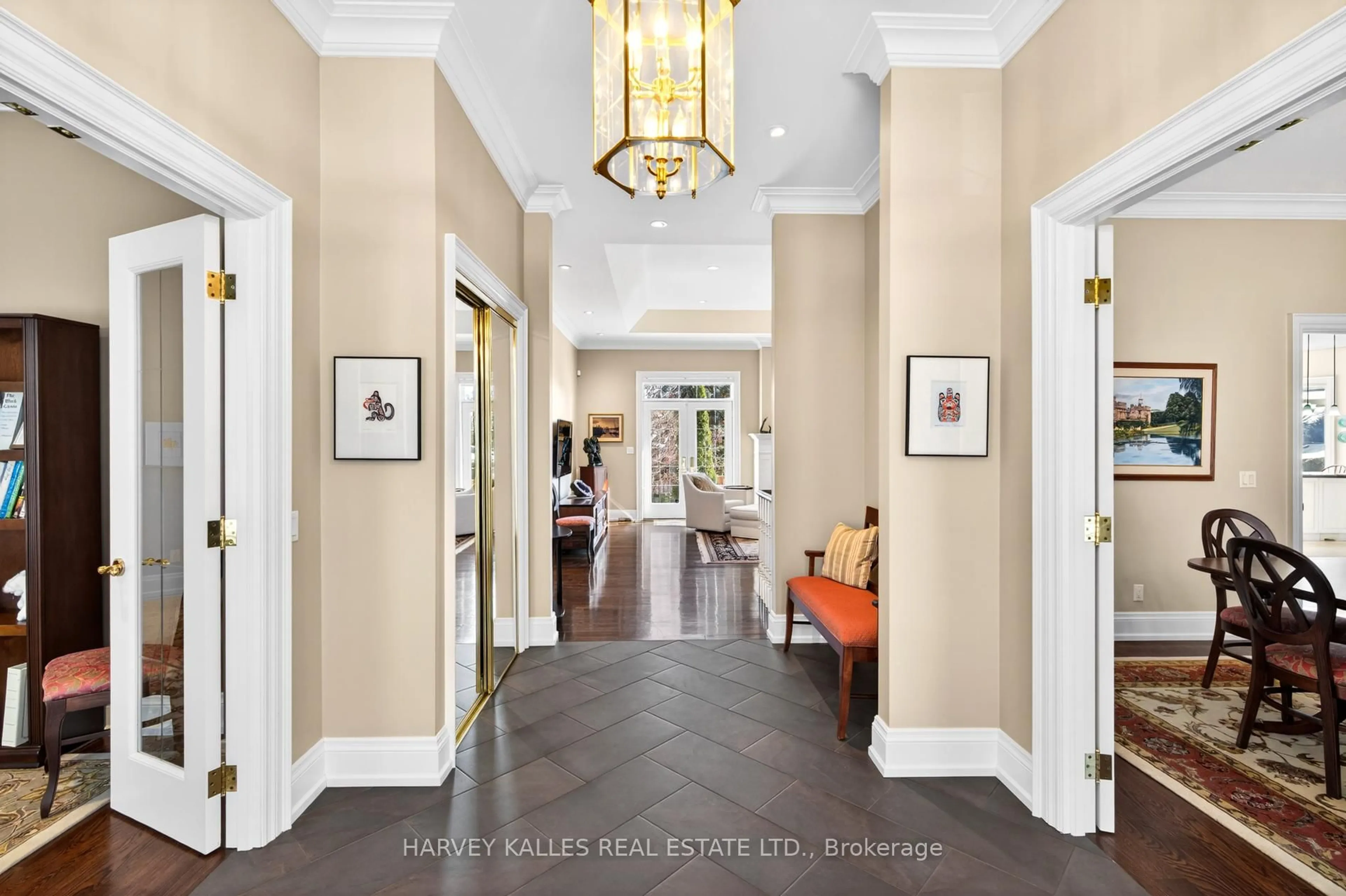 Indoor entryway for 2 Bilston Crt, Toronto Ontario M9B 5H4