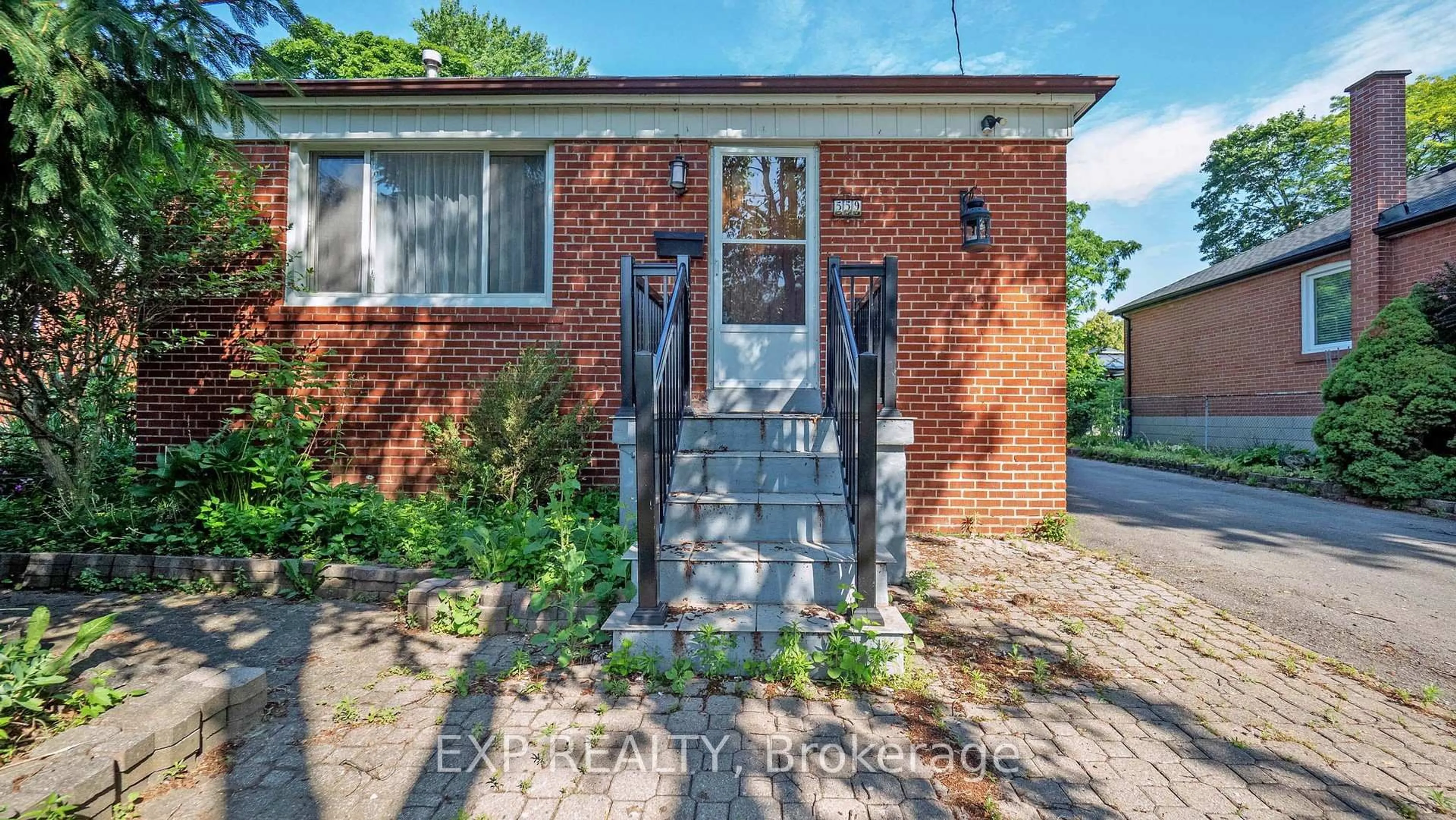 Home with brick exterior material, street for 559 Drymen Cres, Mississauga Ontario L5G 2N9