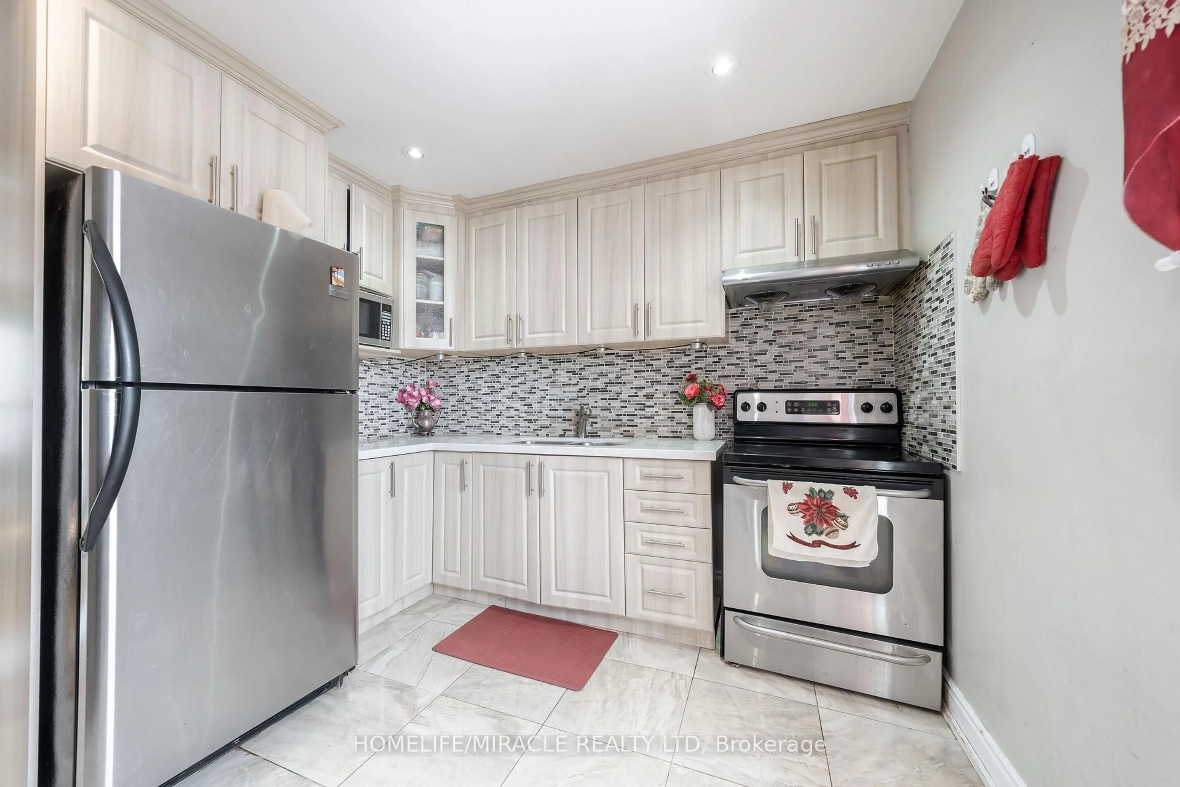 Standard kitchen, ceramic/tile floor for 150 Enderby Cres #150, Brampton Ontario L6T 4C7