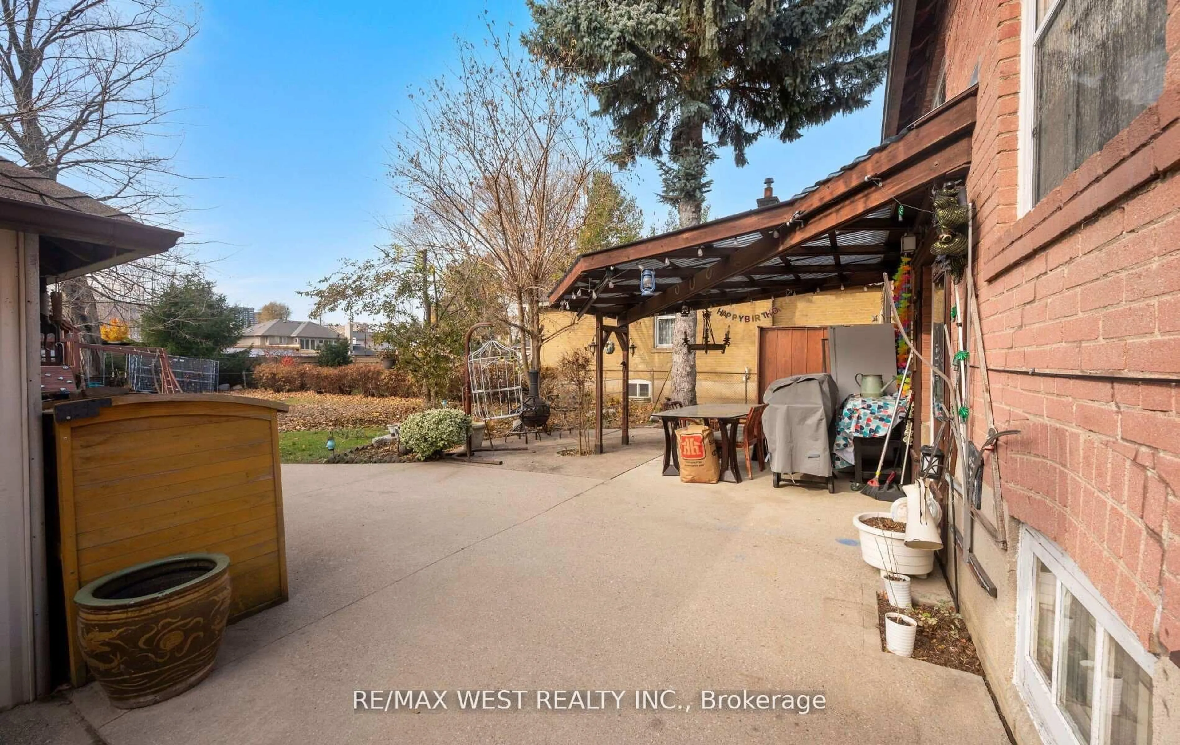 Patio, unknown for 57 Westglen Cres, Toronto Ontario M9B 4R2
