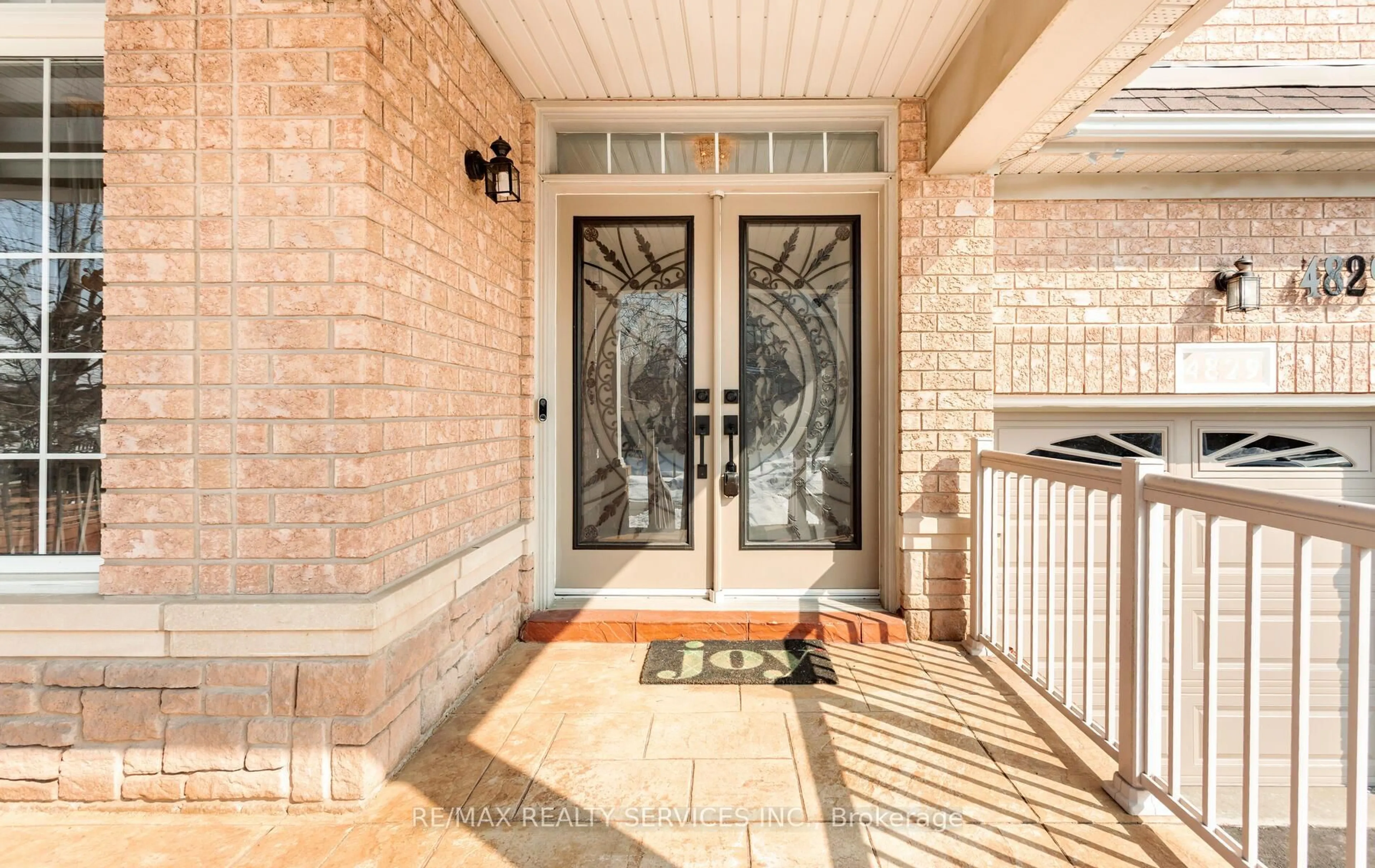 Indoor entryway for 4829 St. Martin Mews, Mississauga Ontario L5M 7J9