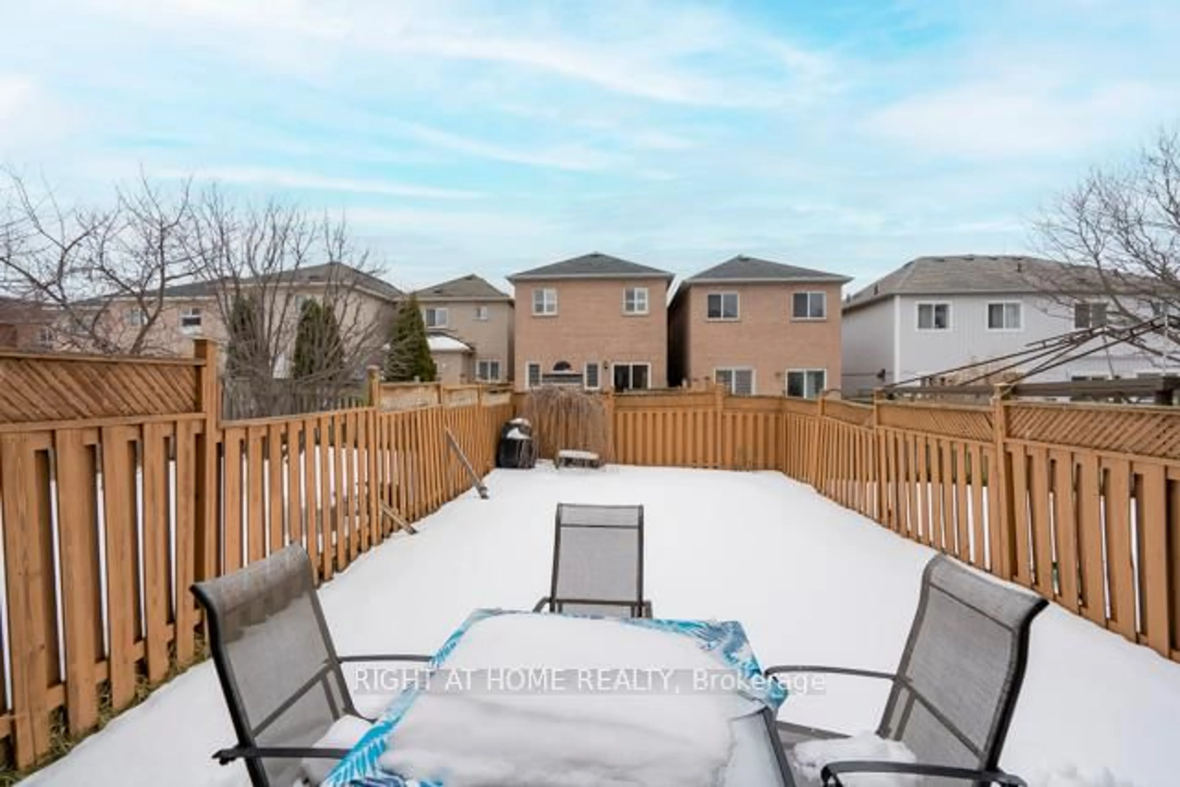 Patio, mountain view for 7438 Magistrate Terr, Mississauga Ontario L5W 1L2