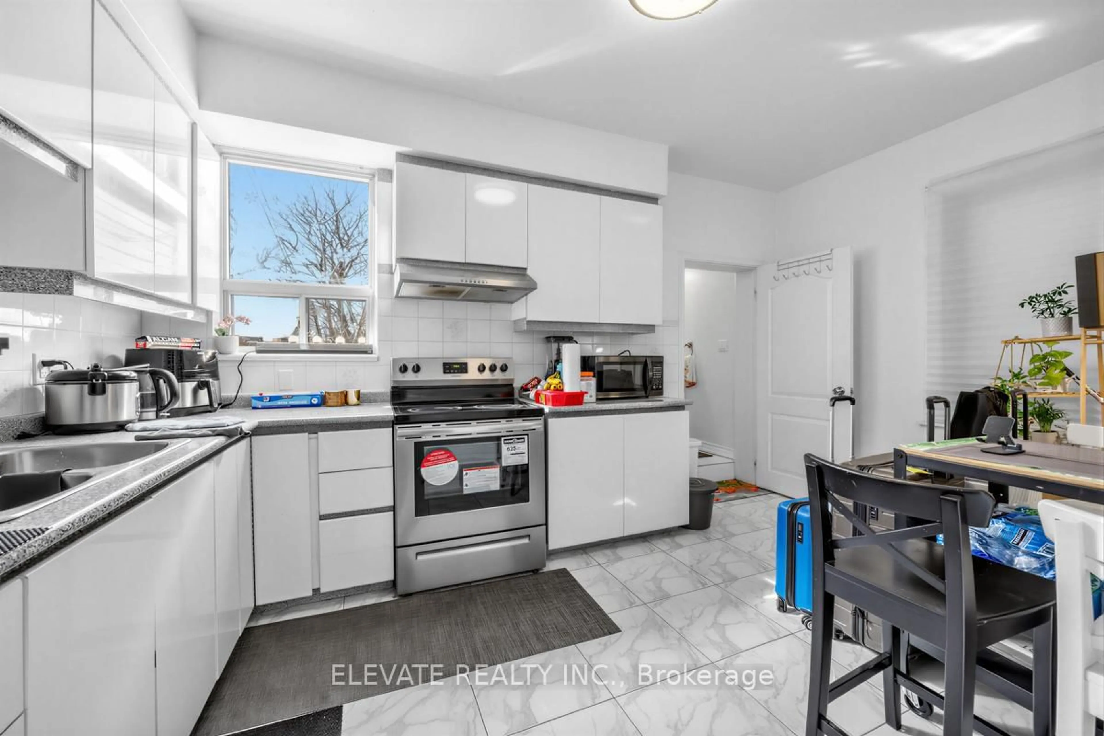 Standard kitchen, unknown for 1262 Lansdowne Ave, Toronto Ontario M6H 3Z8
