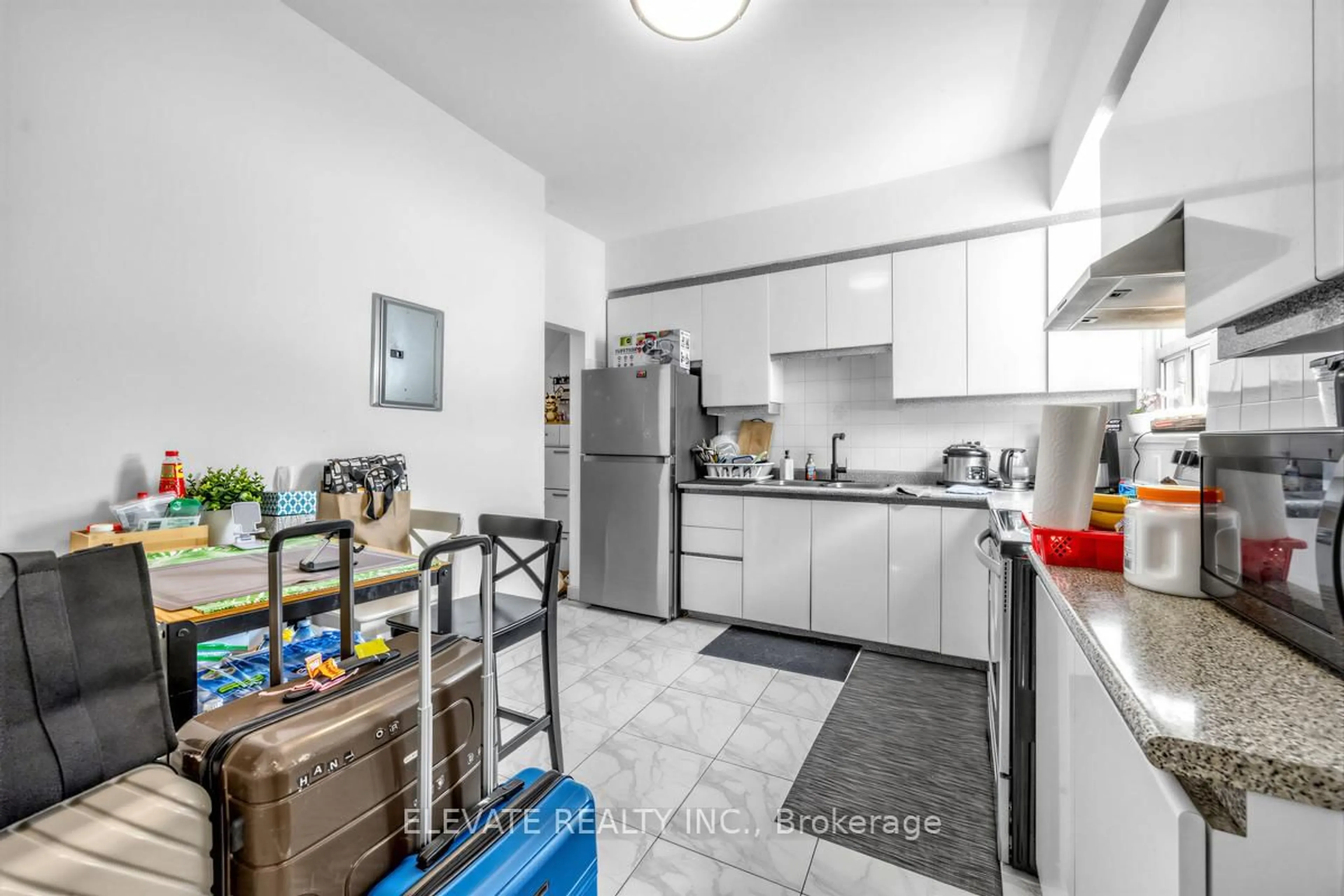 Standard kitchen, ceramic/tile floor for 1262 Lansdowne Ave, Toronto Ontario M6H 3Z8
