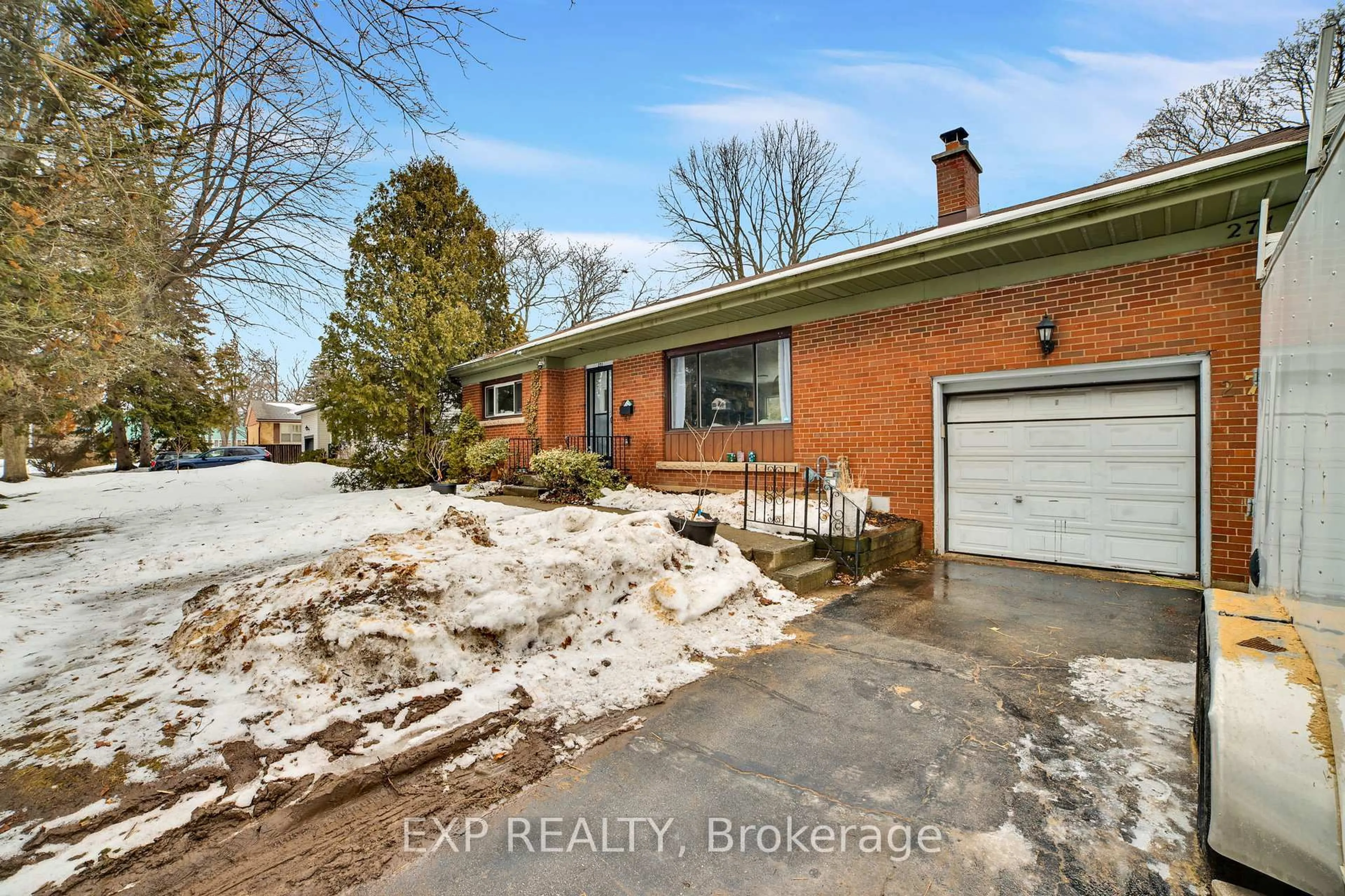 Home with brick exterior material, street for 271 Linden Ave, Burlington Ontario L7L 2P4