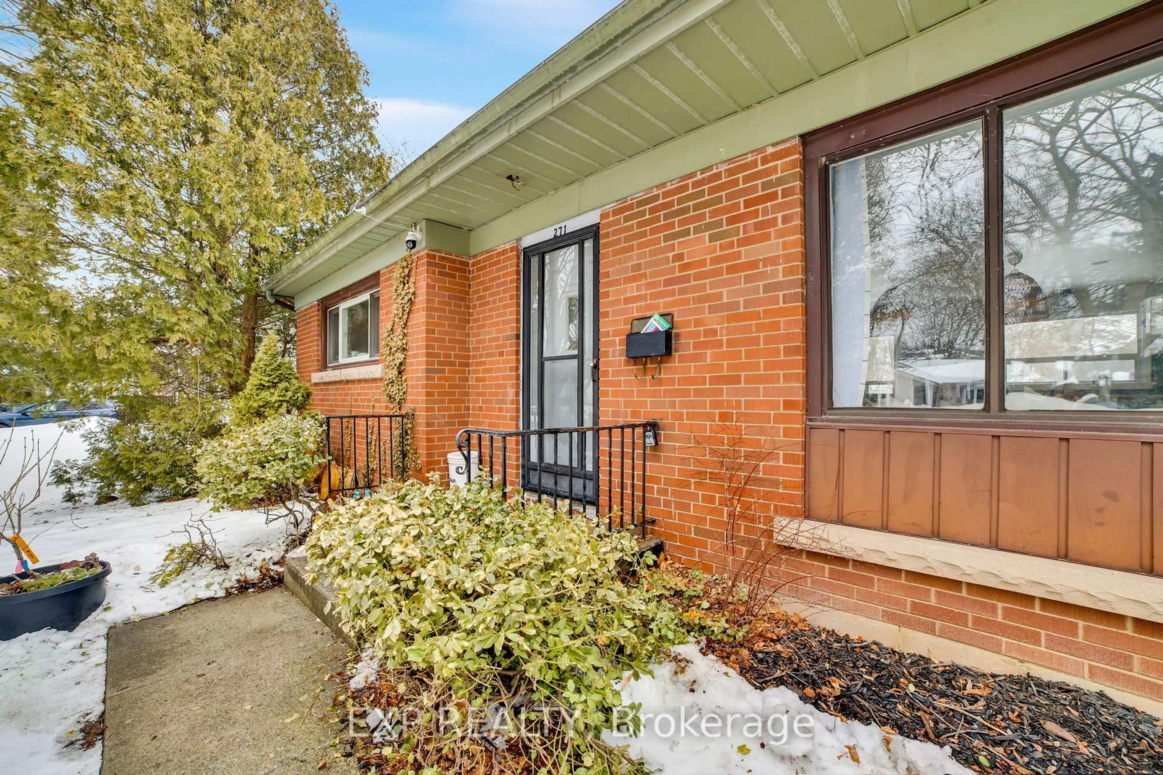 Home with brick exterior material, street for 271 Linden Ave, Burlington Ontario L7L 2P4
