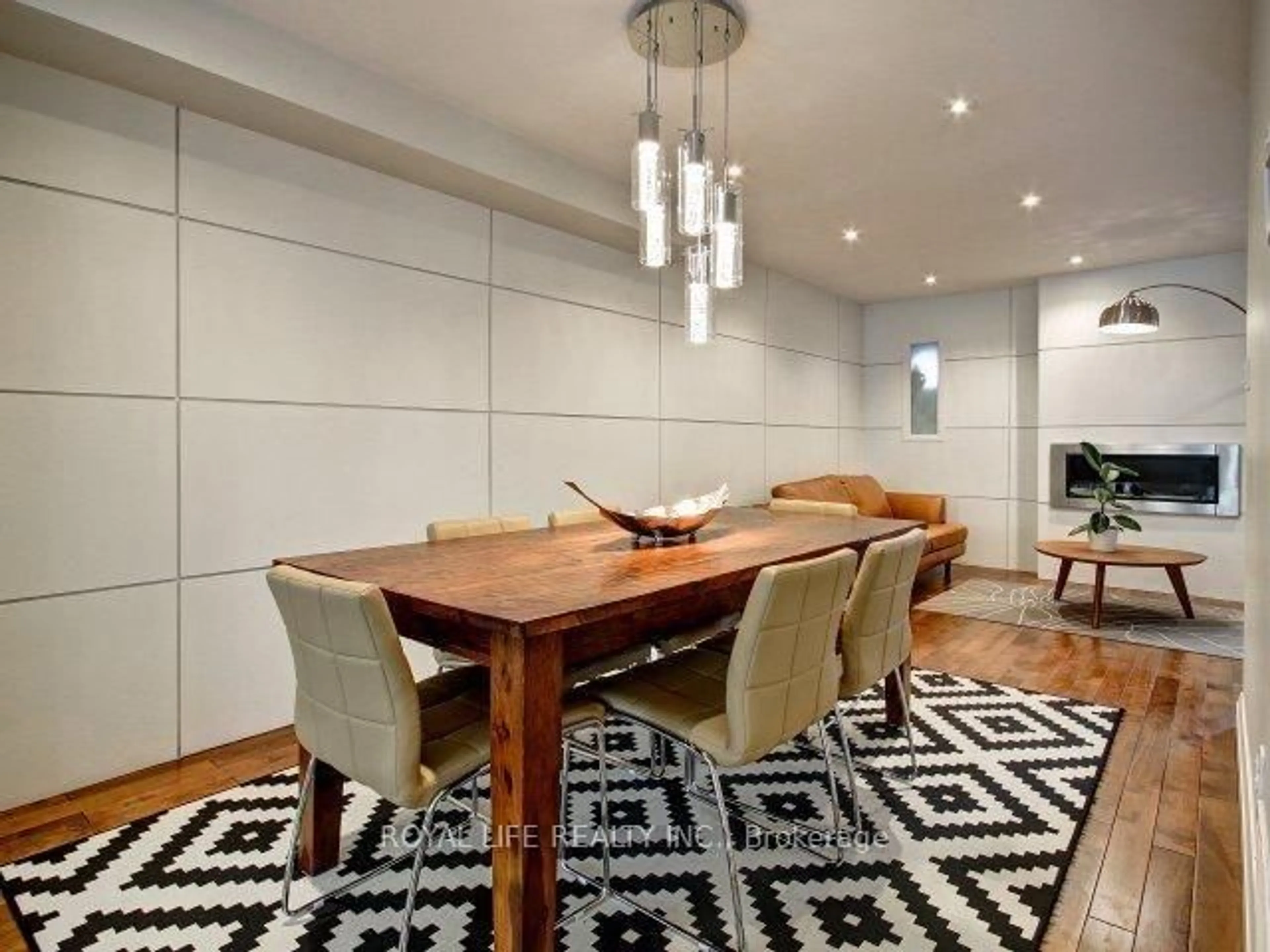 Dining room, ceramic/tile floor for 1070 Lindsay Dr, Oakville Ontario L6M 3B5