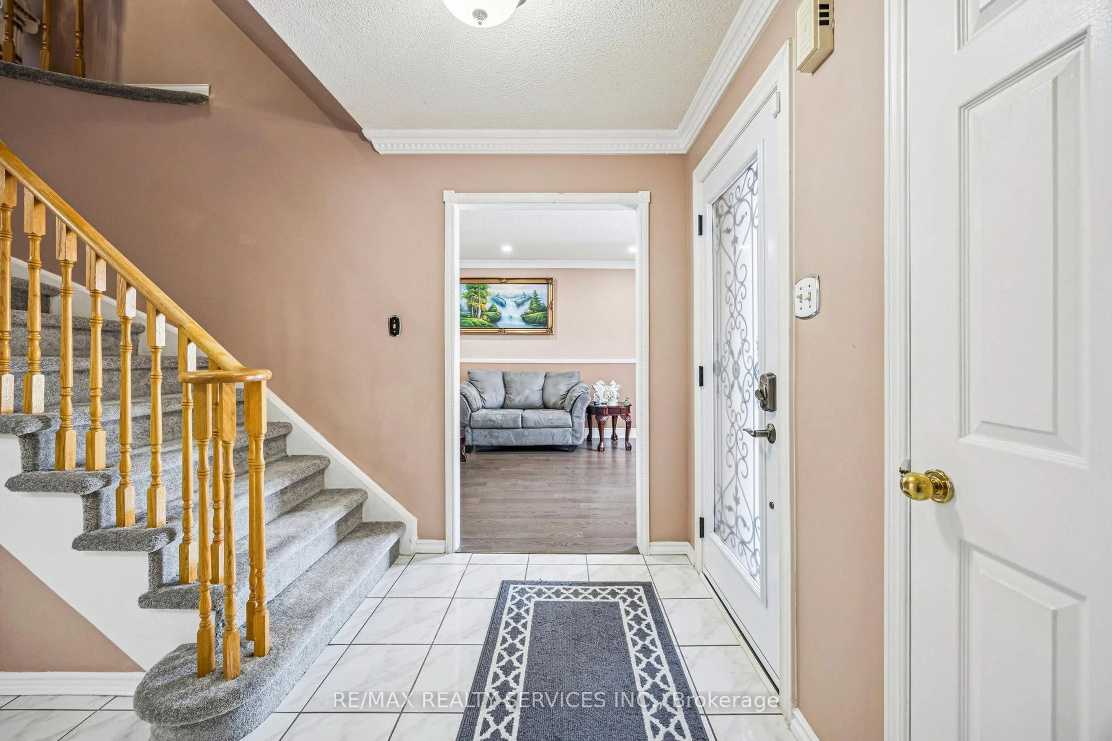 Indoor entryway for 7 Duggan Dr, Brampton Ontario L6Y 4K8