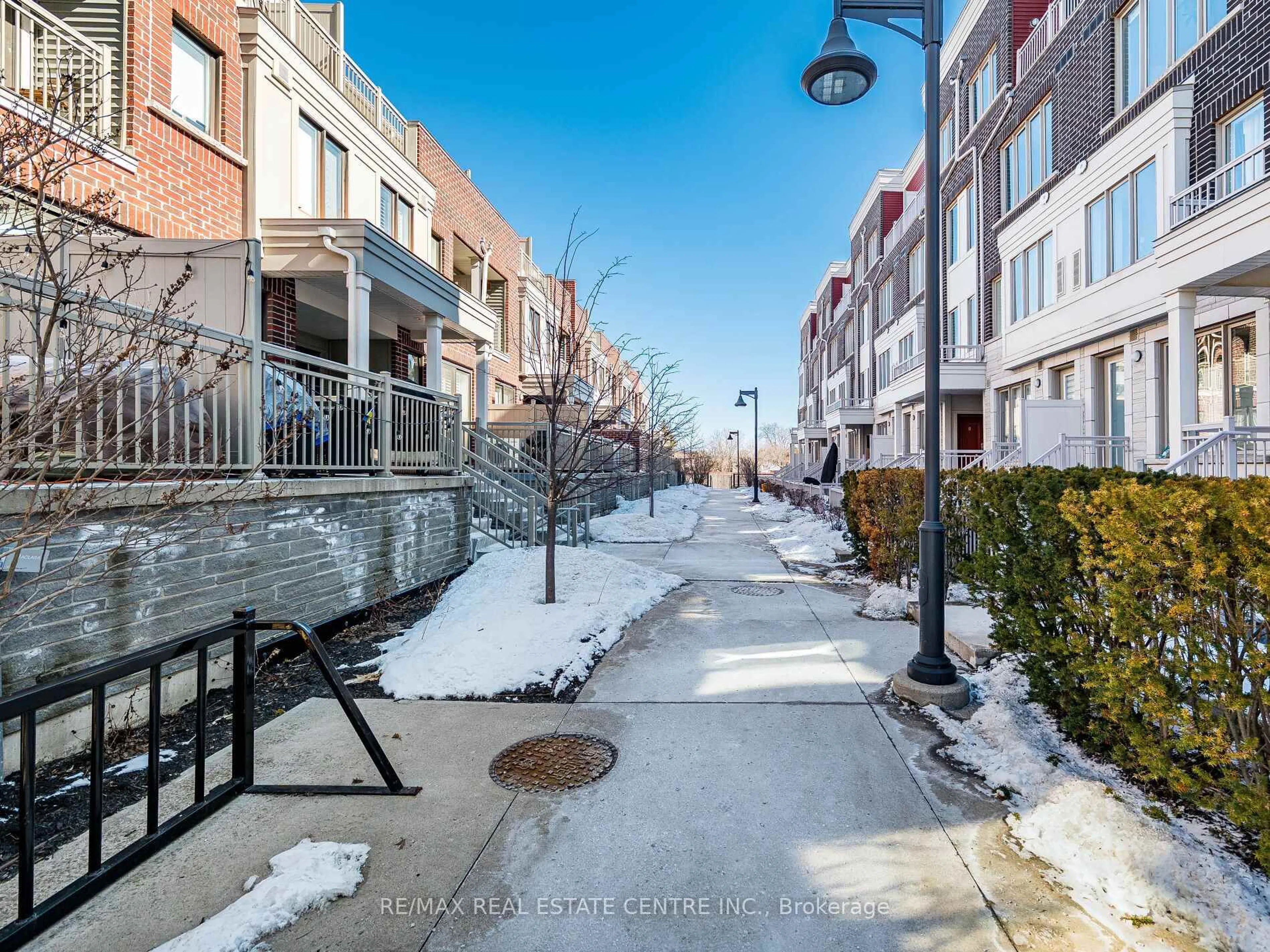 Patio, street for 125 Long Branch Ave #10, Toronto Ontario M8W 0A9