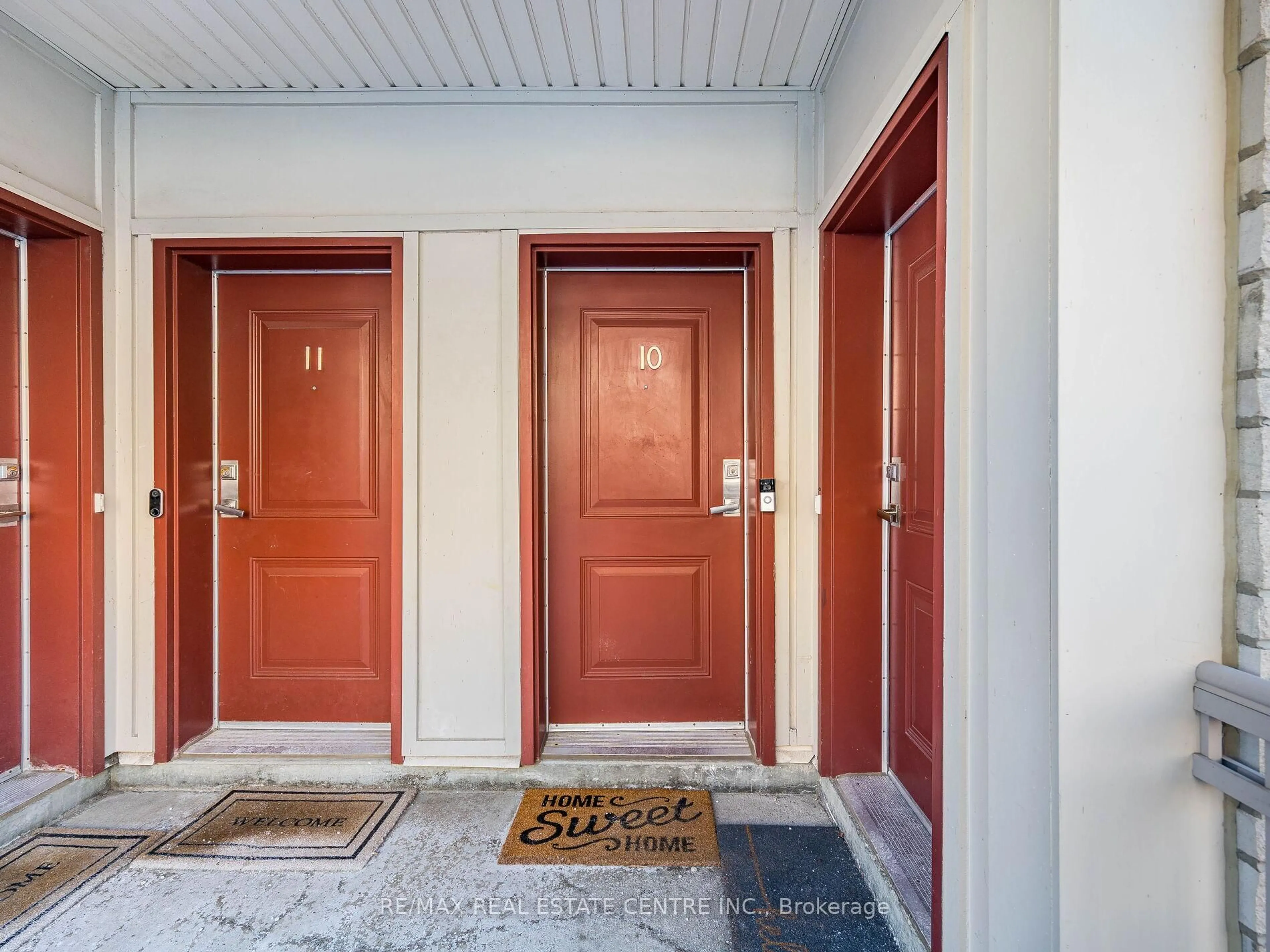 Indoor entryway for 125 Long Branch Ave #10, Toronto Ontario M8W 0A9