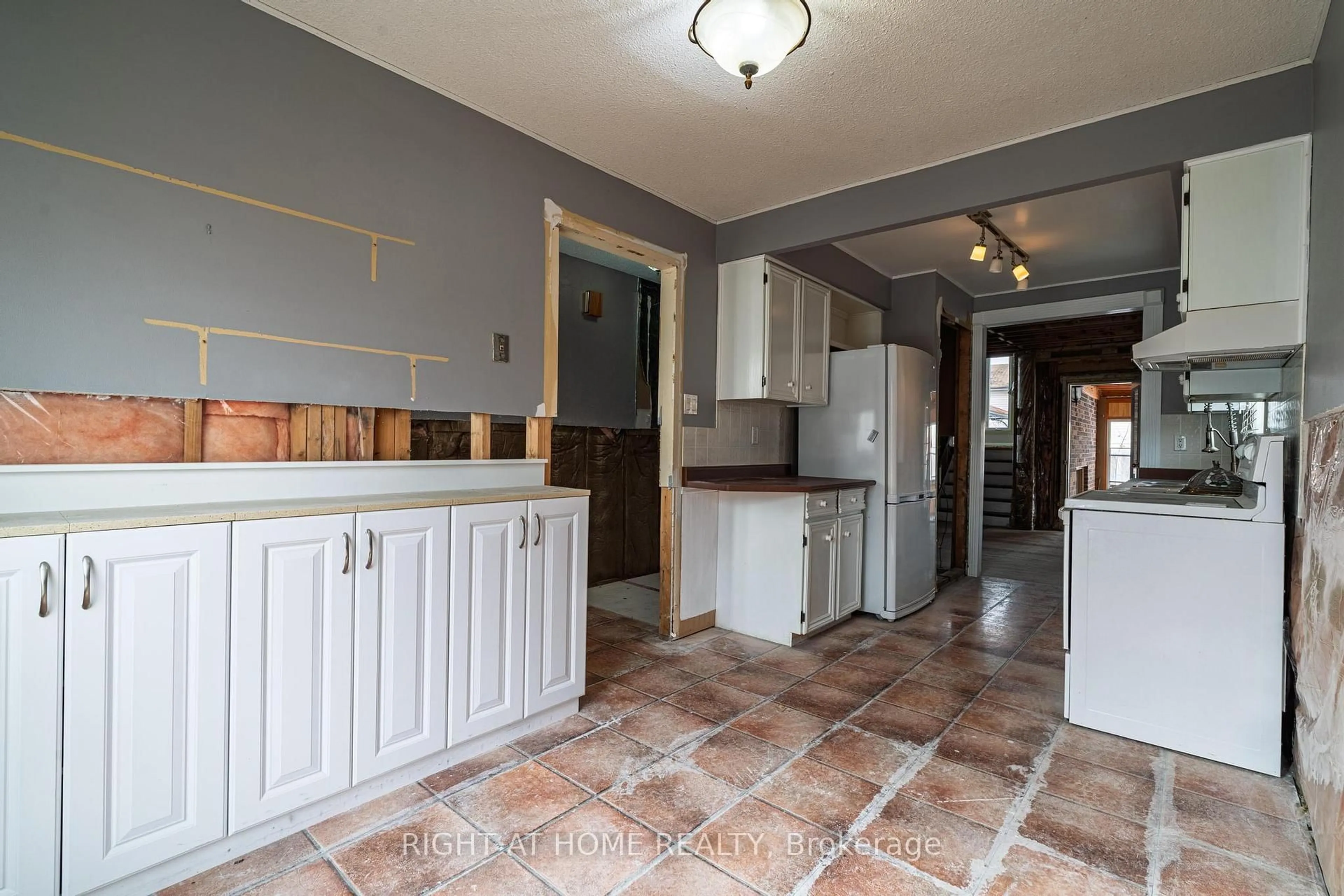 Kitchen with laundary machines, ceramic/tile floor for 5 Simmons Blvd, Brampton Ontario L6V 3V3
