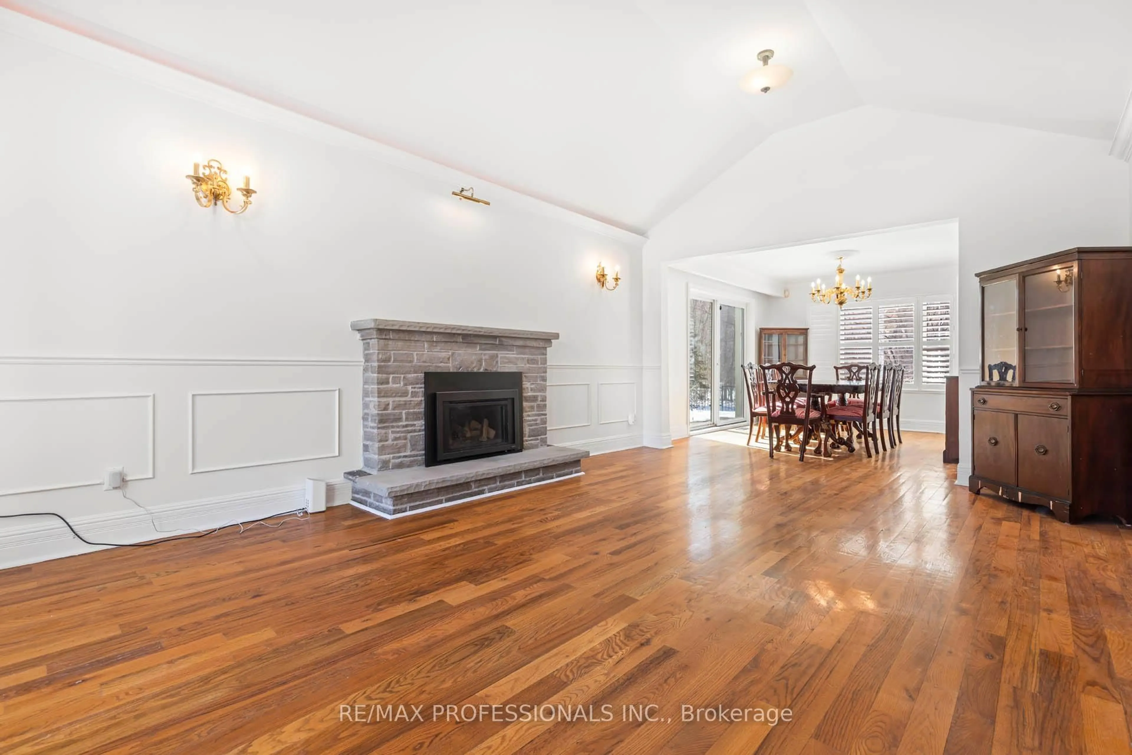 Unknown for 560 Meadow Wood Rd, Mississauga Ontario L5J 2S3