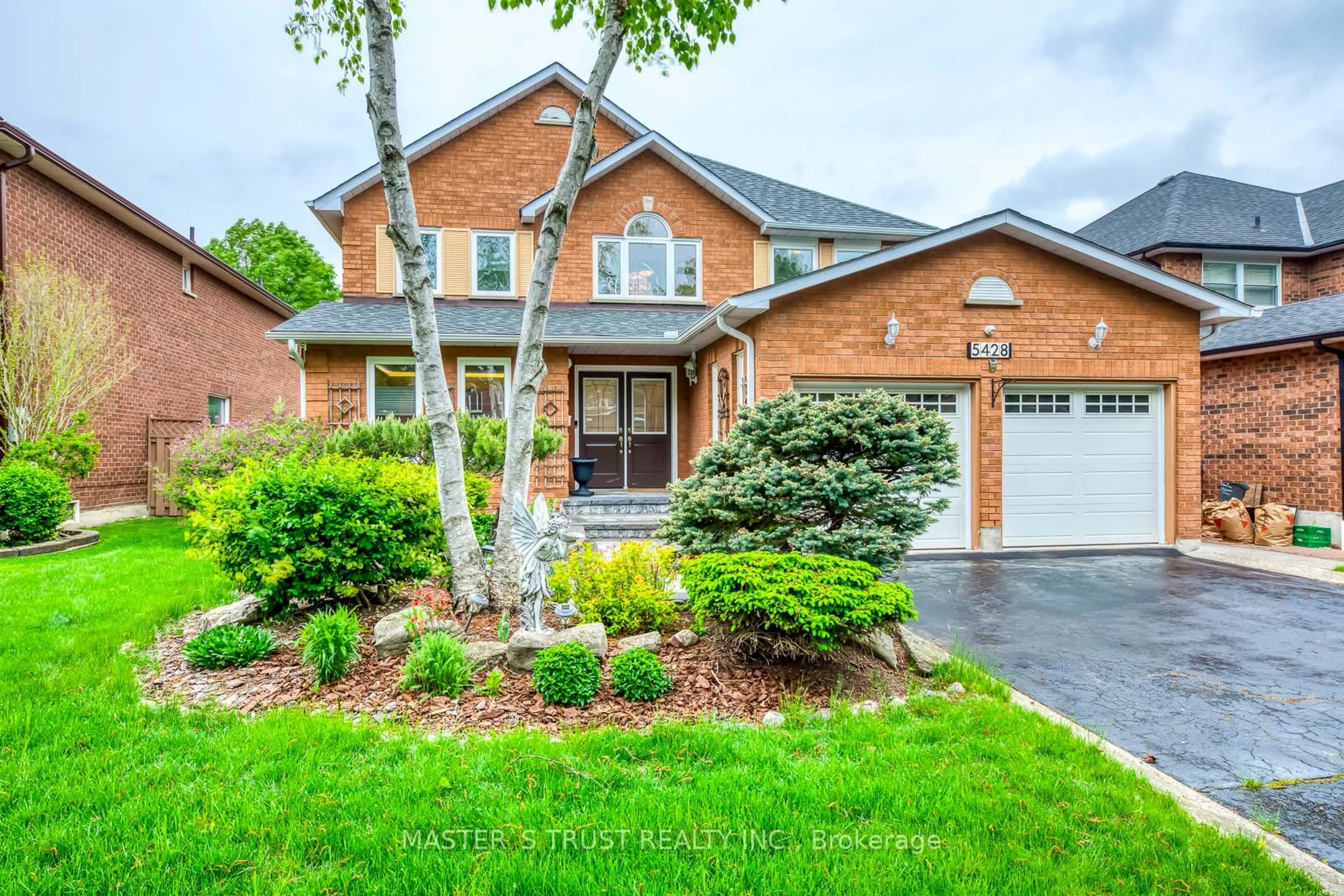 Home with brick exterior material, street for 5428 Edencroft Cres, Mississauga Ontario L5M 4M7