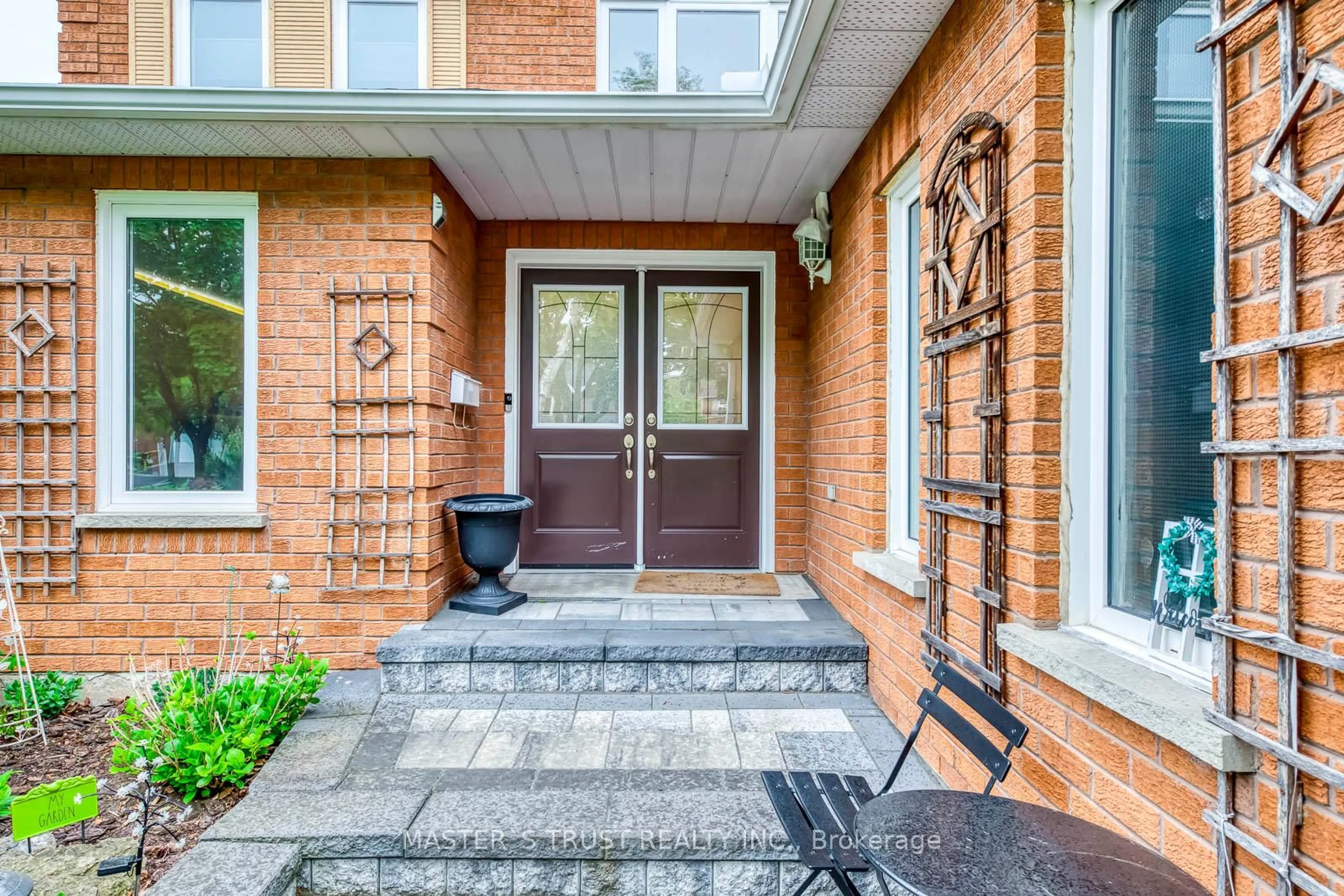 Home with brick exterior material, street for 5428 Edencroft Cres, Mississauga Ontario L5M 4M7