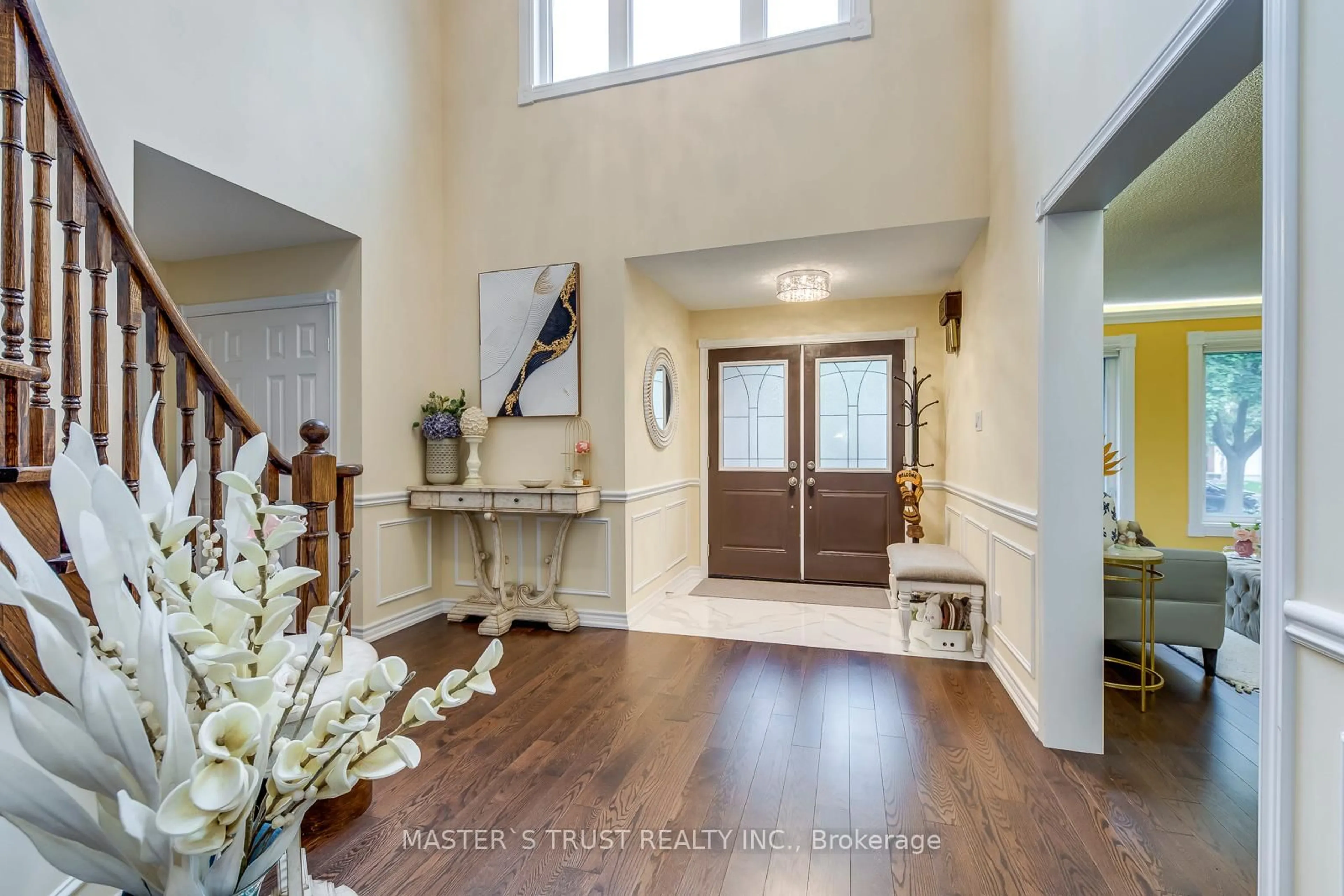 Indoor entryway for 5428 Edencroft Cres, Mississauga Ontario L5M 4M7