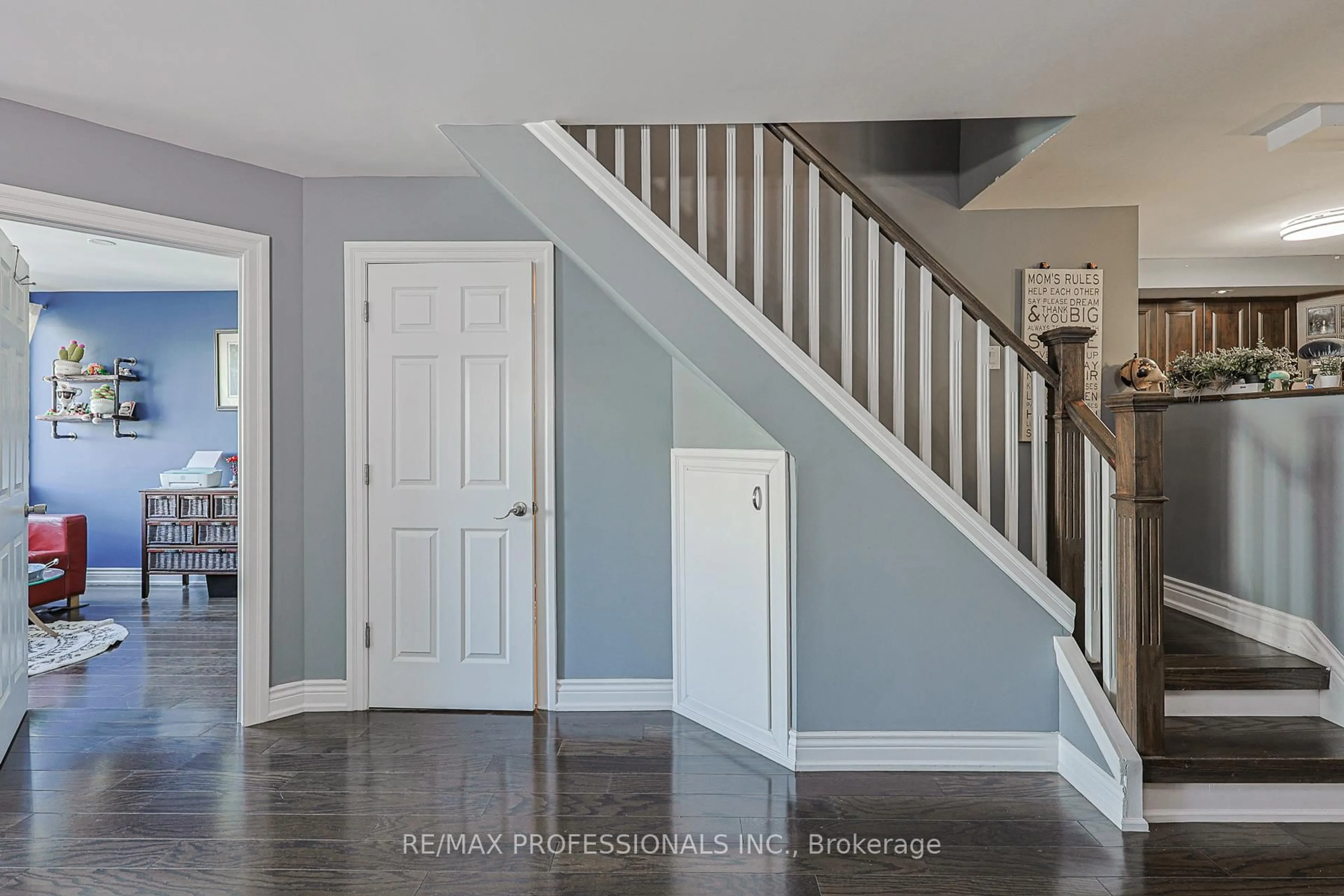 Indoor entryway for 364 The East Mall St #81, Toronto Ontario M9B 6C5