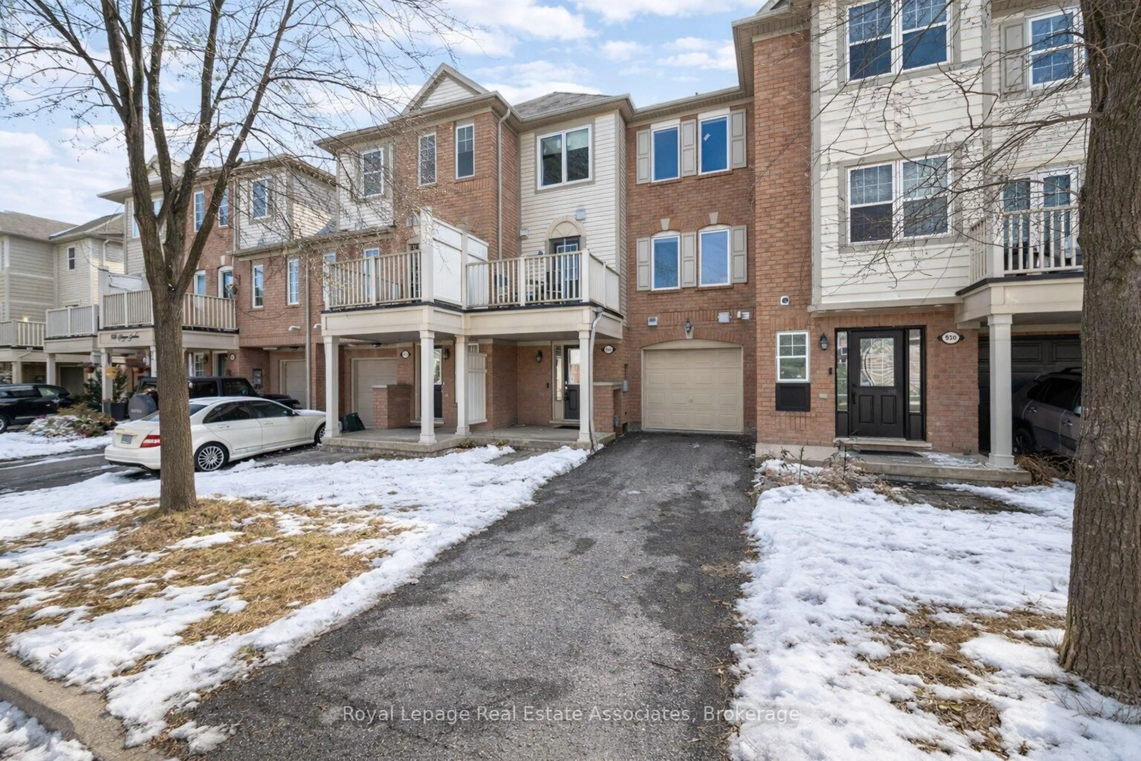 Unknown for 932 Burgess Gdns, Milton Ontario L9T 0K8