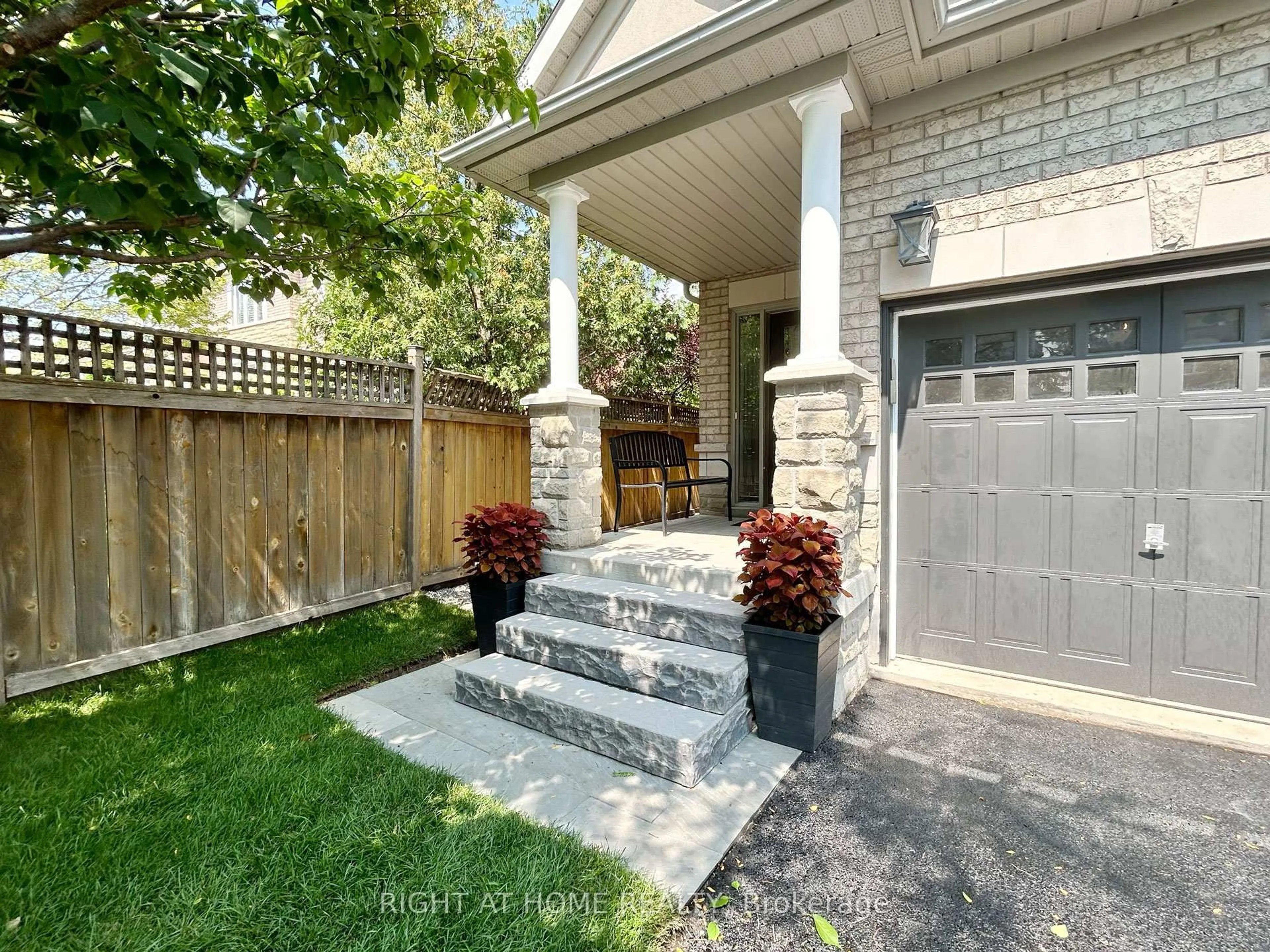 Unknown for 5515 Doctor Peddle Cres, Mississauga Ontario L5M 0K6