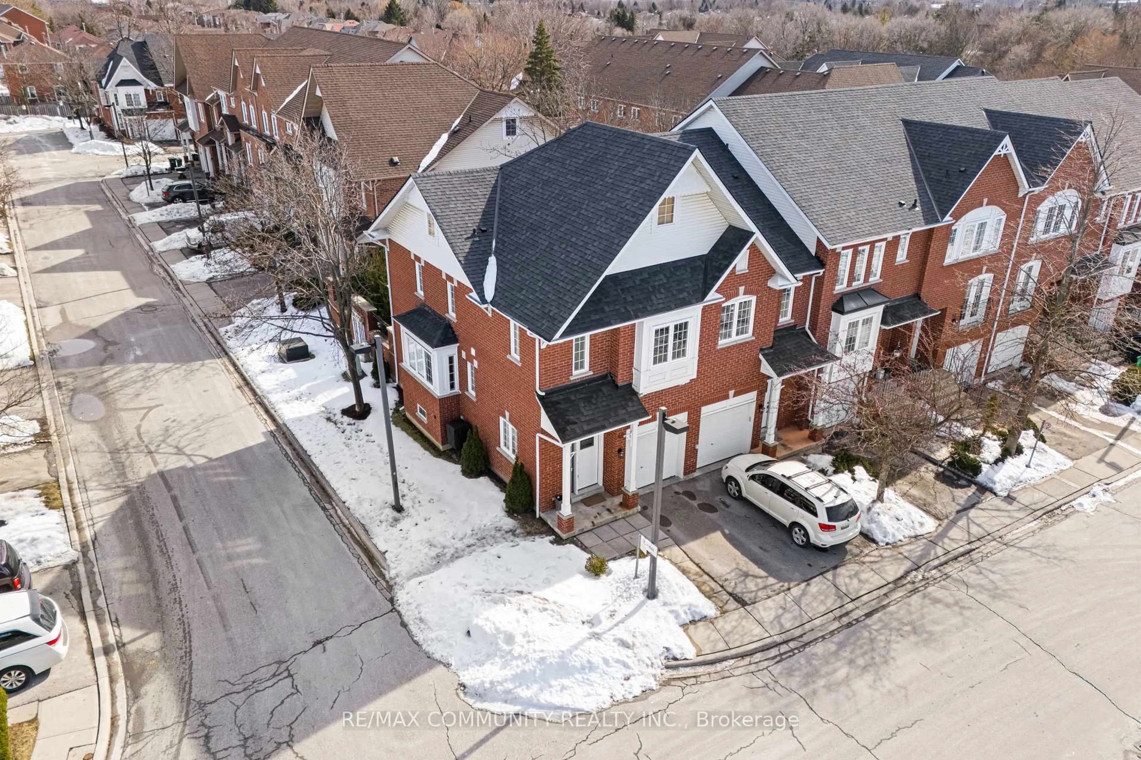 A pic from outside/outdoor area/front of a property/back of a property/a pic from drone, street for 1588 South Parade Crt #49, Mississauga Ontario L5M 6E7