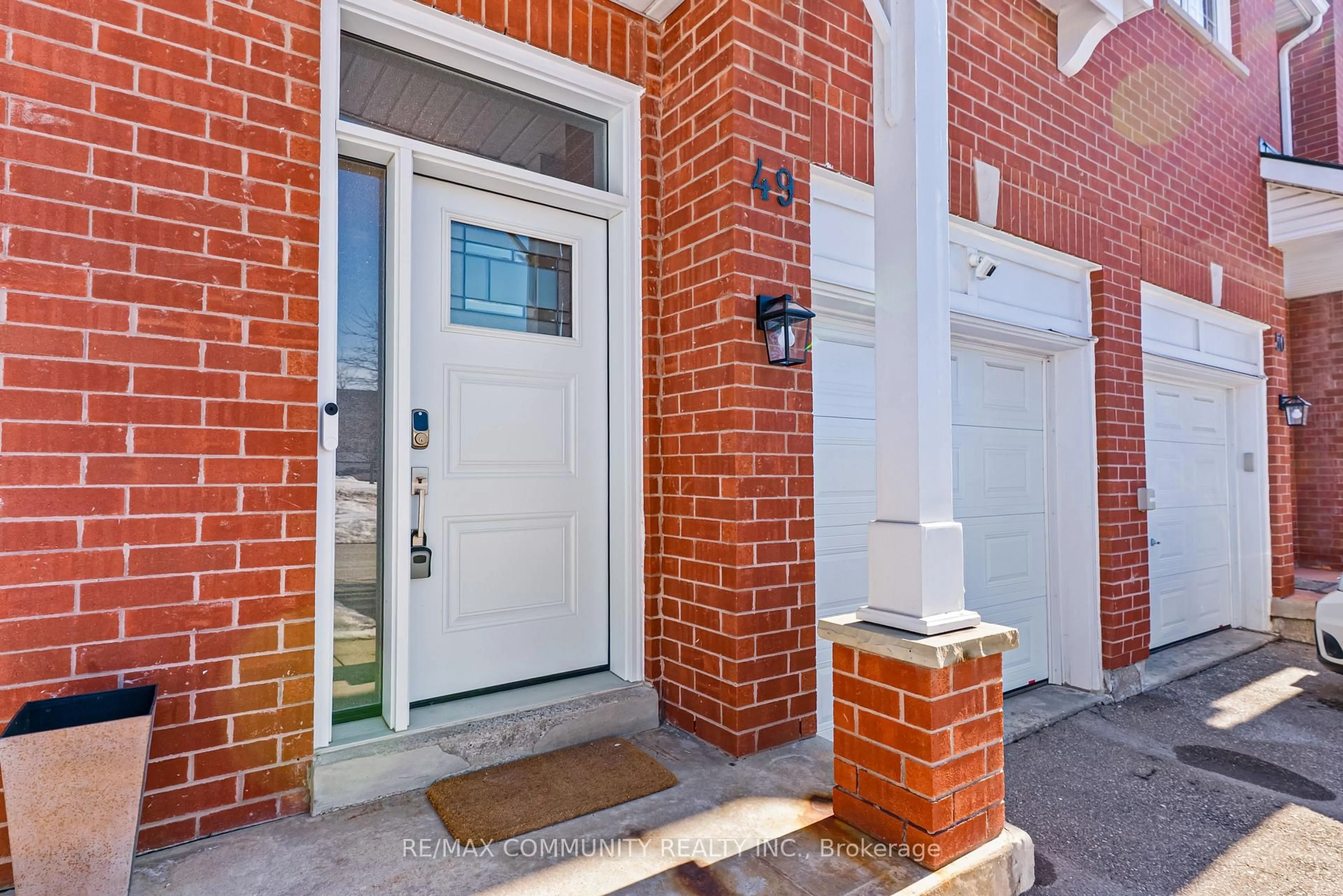Home with brick exterior material, street for 1588 South Parade Crt #49, Mississauga Ontario L5M 6E7