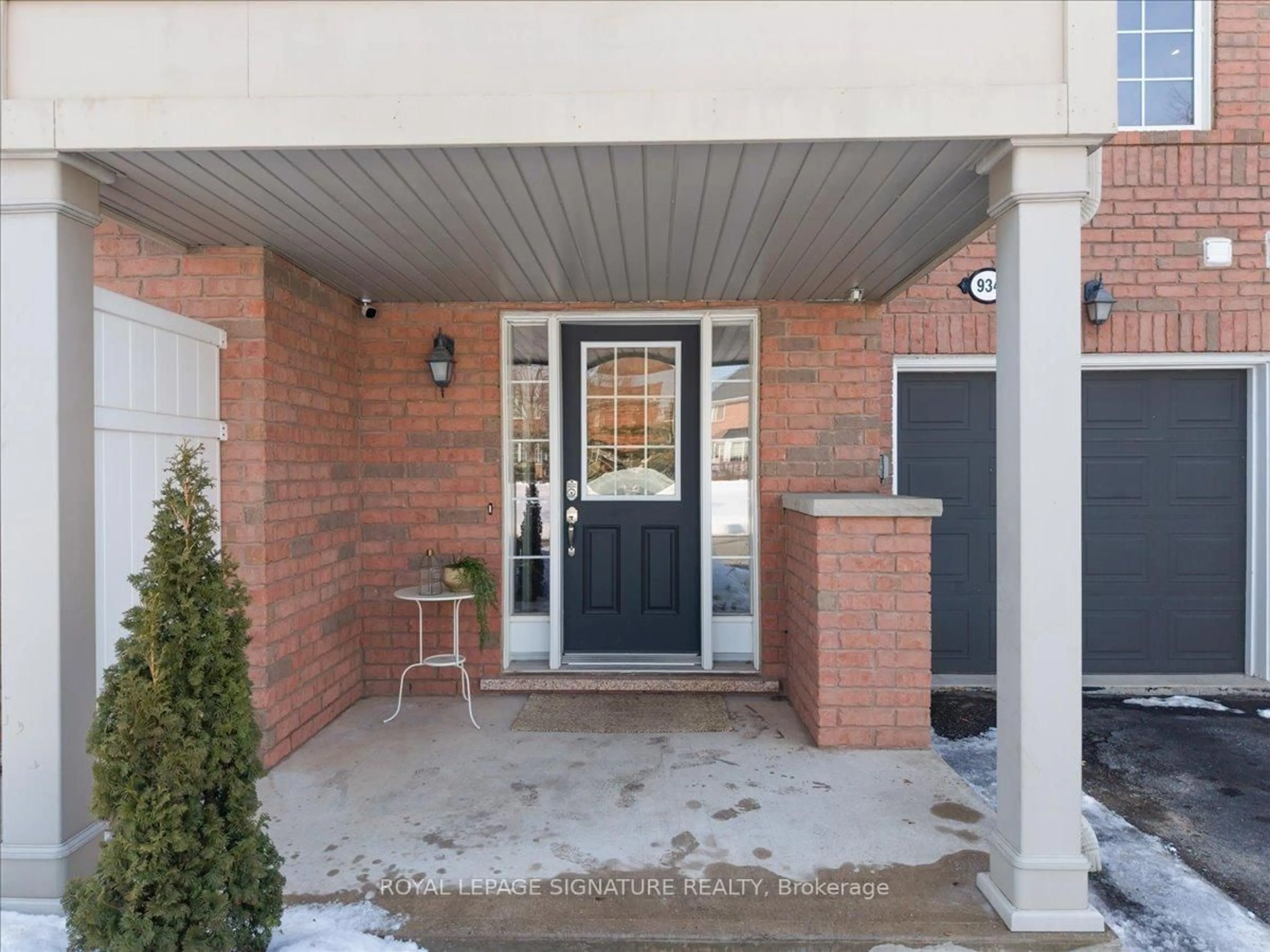 Indoor entryway for 934 Ambroise Cres, Milton Ontario L9T 0M3