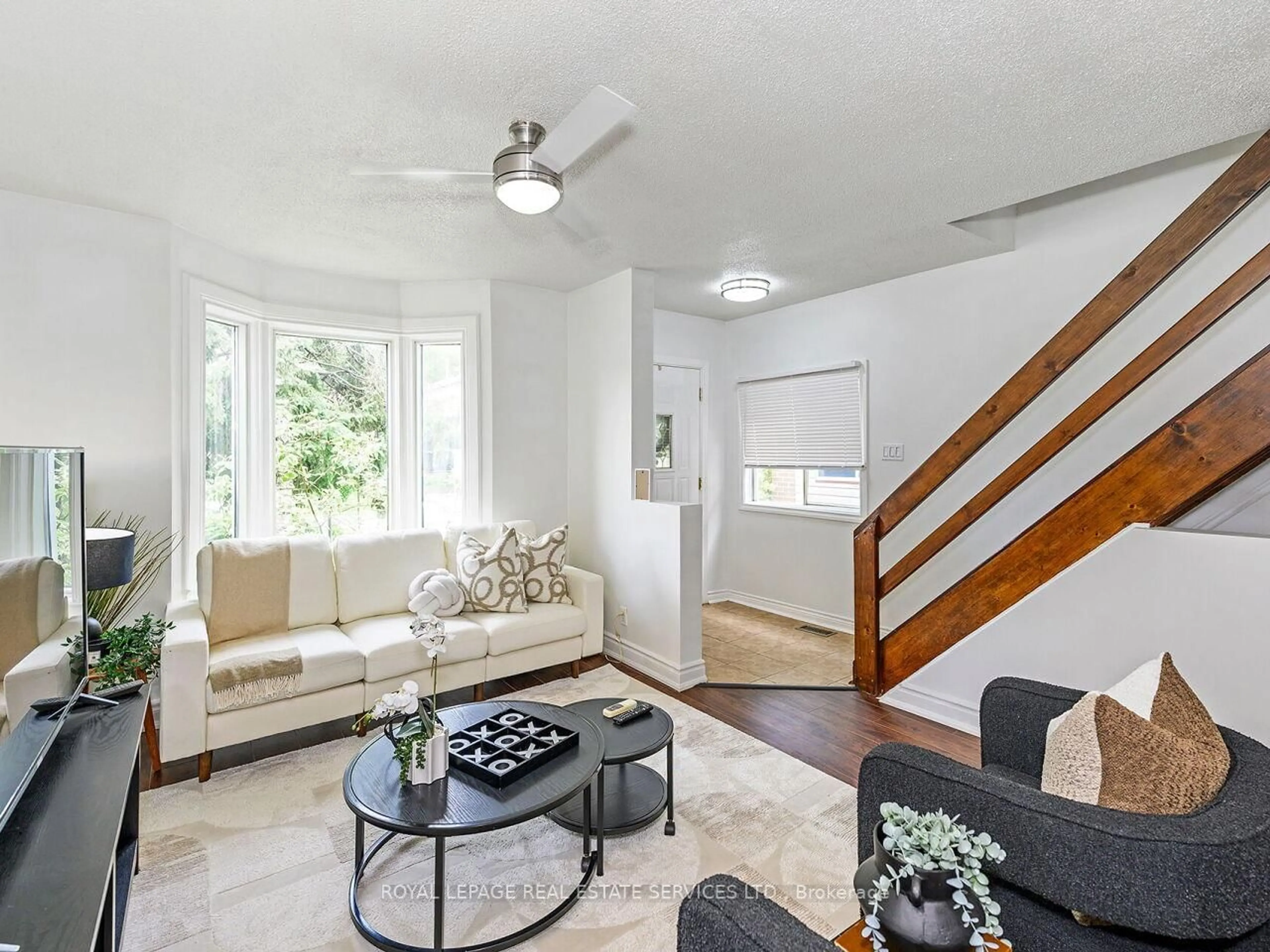 Living room with furniture, unknown for 135 Bernice Cres, Toronto Ontario M6N 1X3