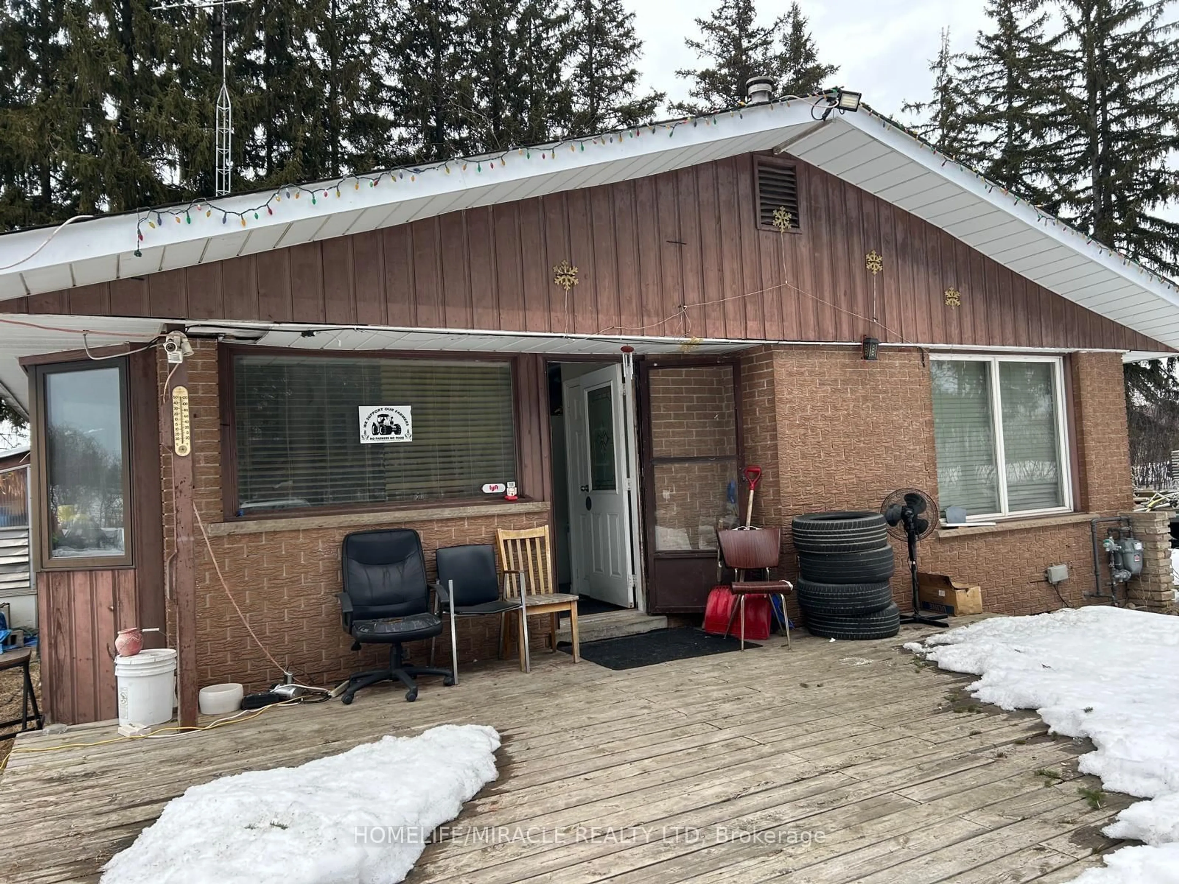 Patio, mountain view for 9188 Heritage Rd, Brampton Ontario L6X 0A1