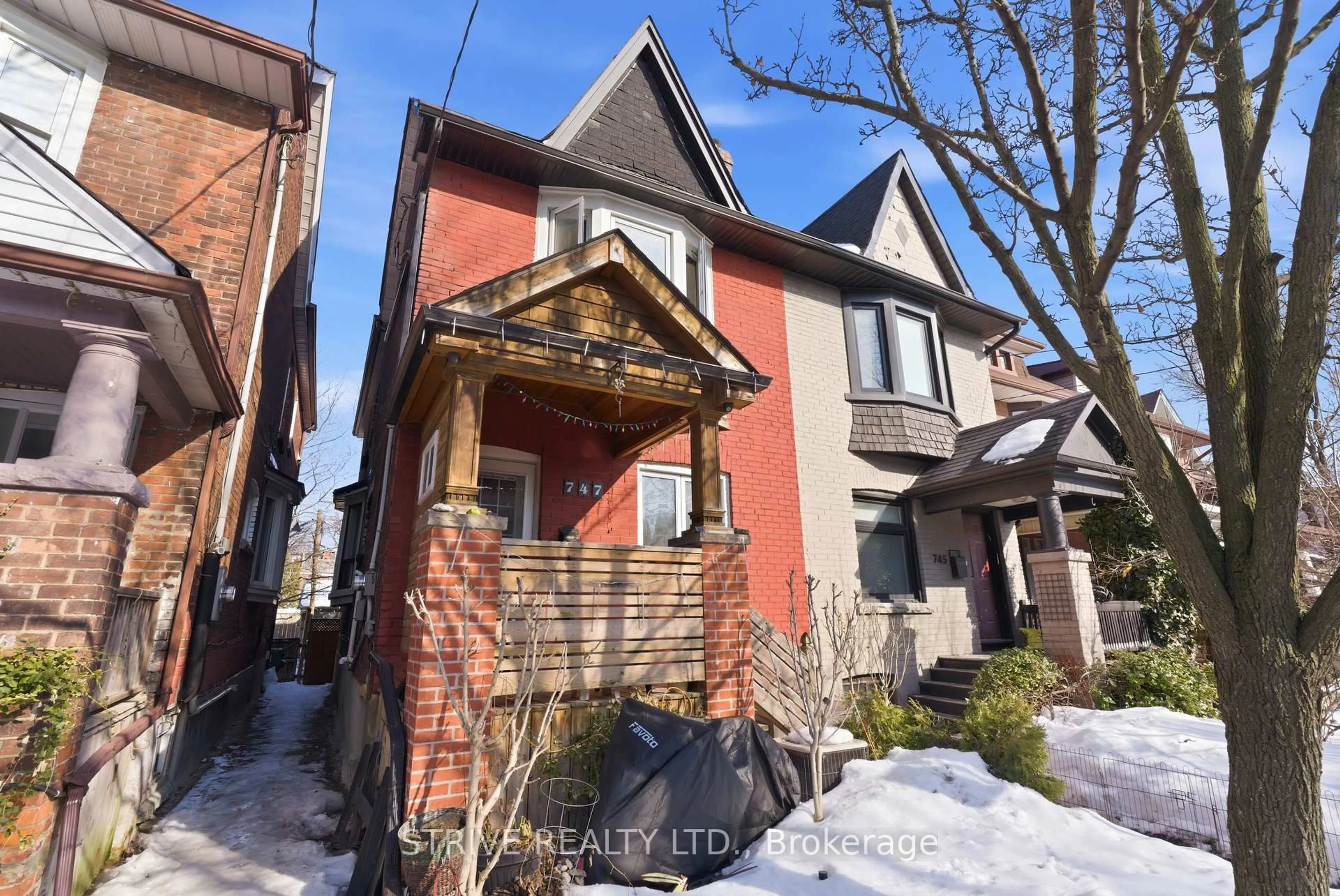 Home with brick exterior material, street for 747 Gladstone Ave, Toronto Ontario M6H 3J5