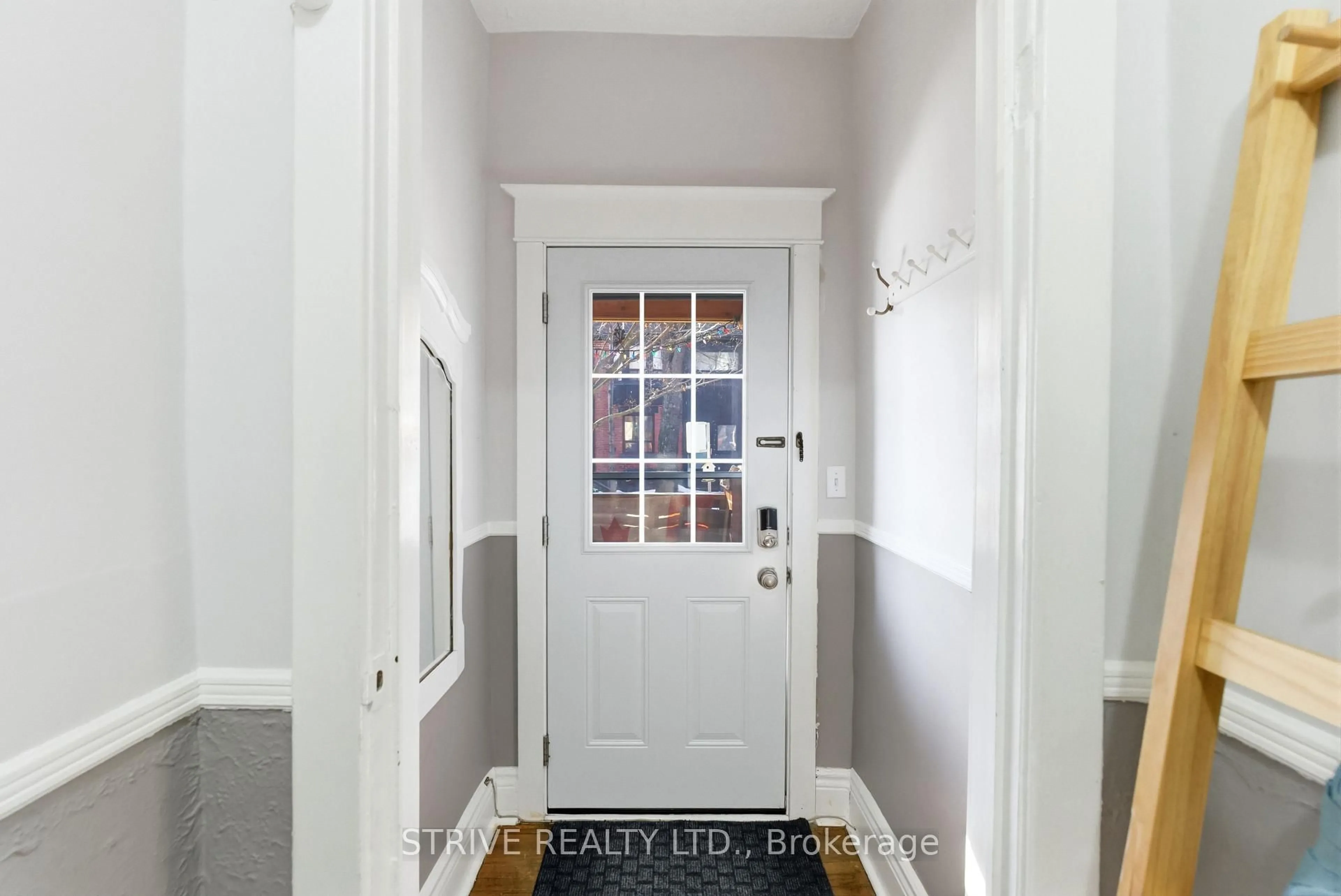 Indoor entryway for 747 Gladstone Ave, Toronto Ontario M6H 3J5