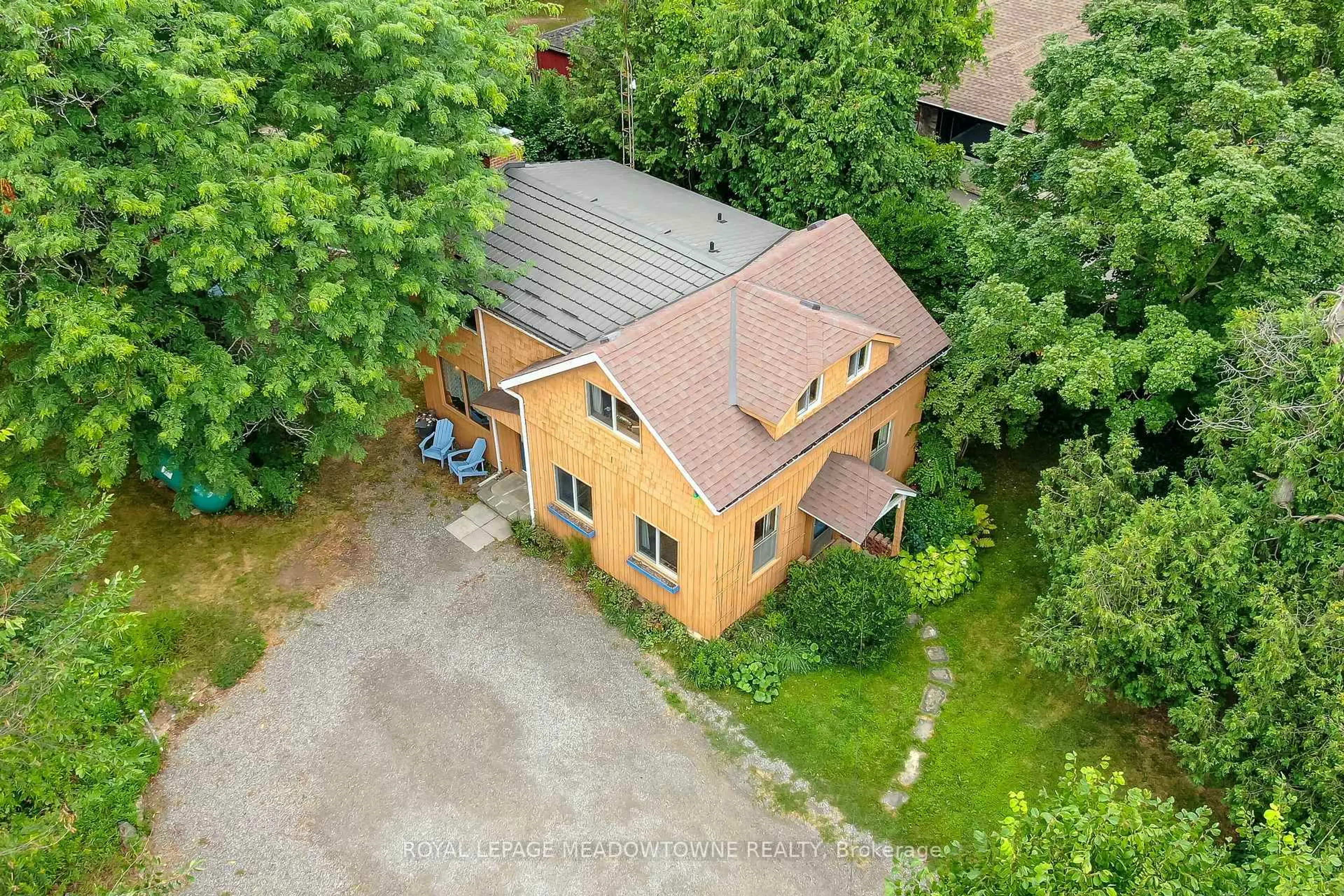 A pic from outside/outdoor area/front of a property/back of a property/a pic from drone, building for 11369 22 Side Rd, Halton Hills Ontario L0P 1H0